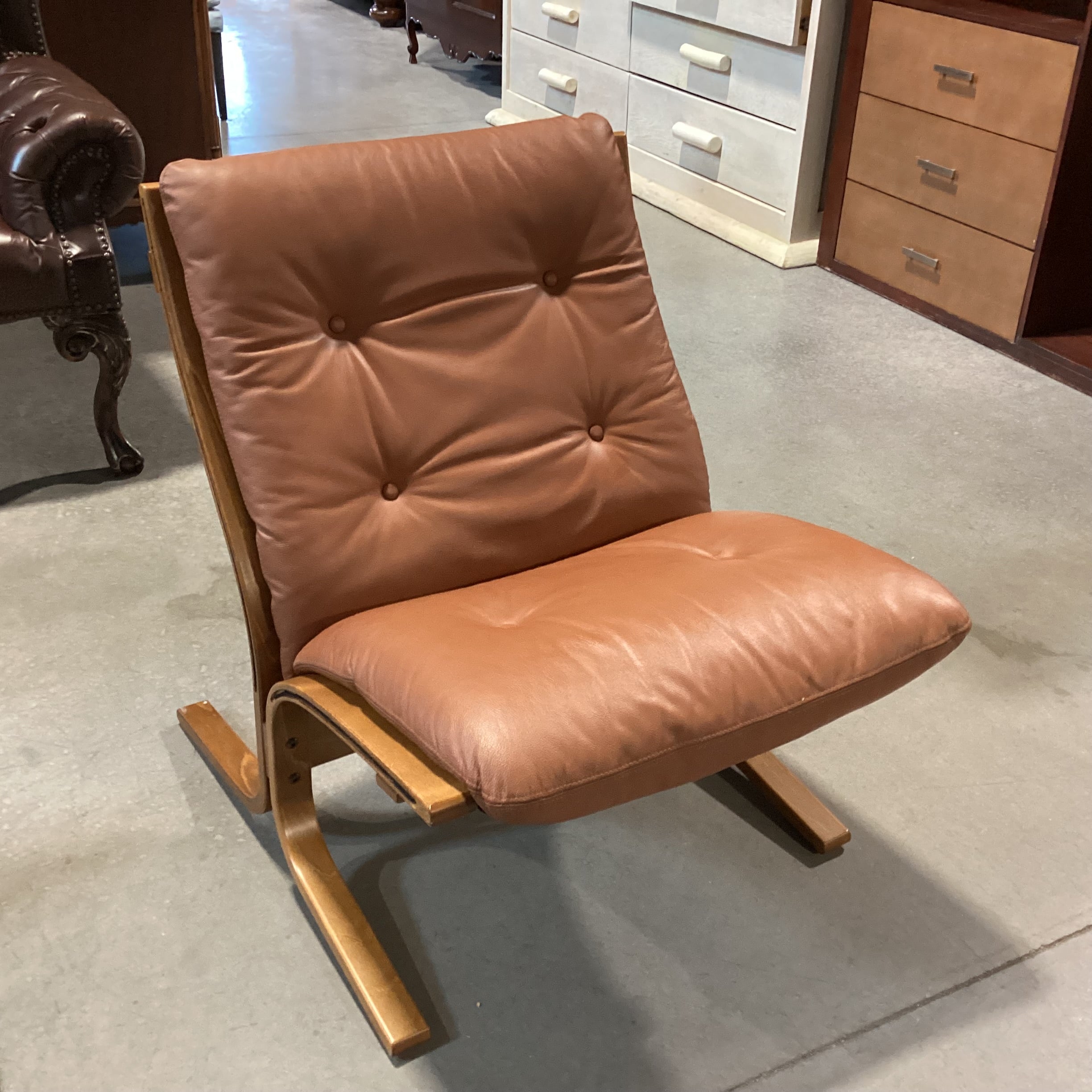Westnofa Siesta Made in Norway Mid Century Tan Leather & Teak Lounge Chair 27"x 29"x 35"