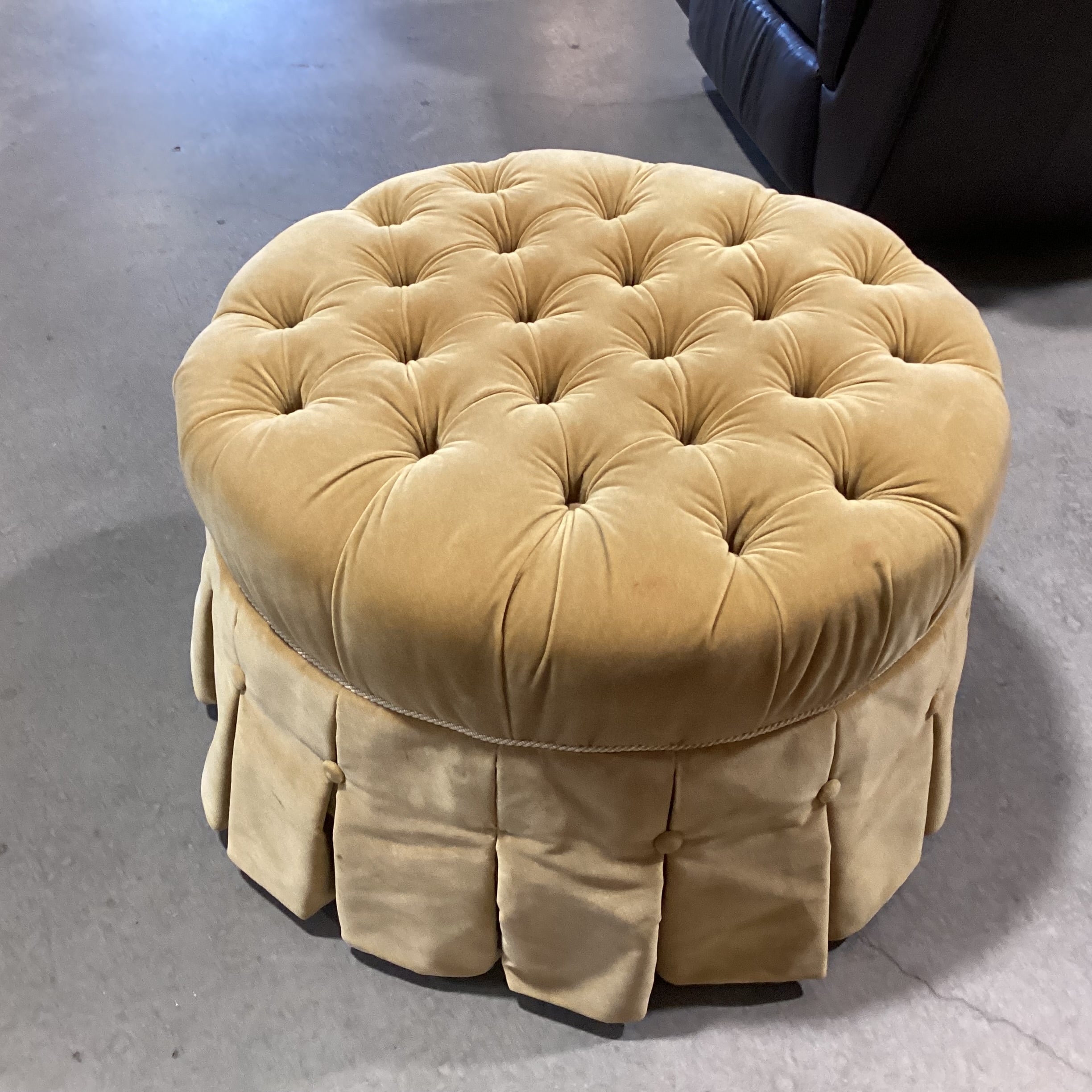 Ethan Allen Gold Velvet Button Tufted & Skirt Round Ottoman 28" Diameter x 18"