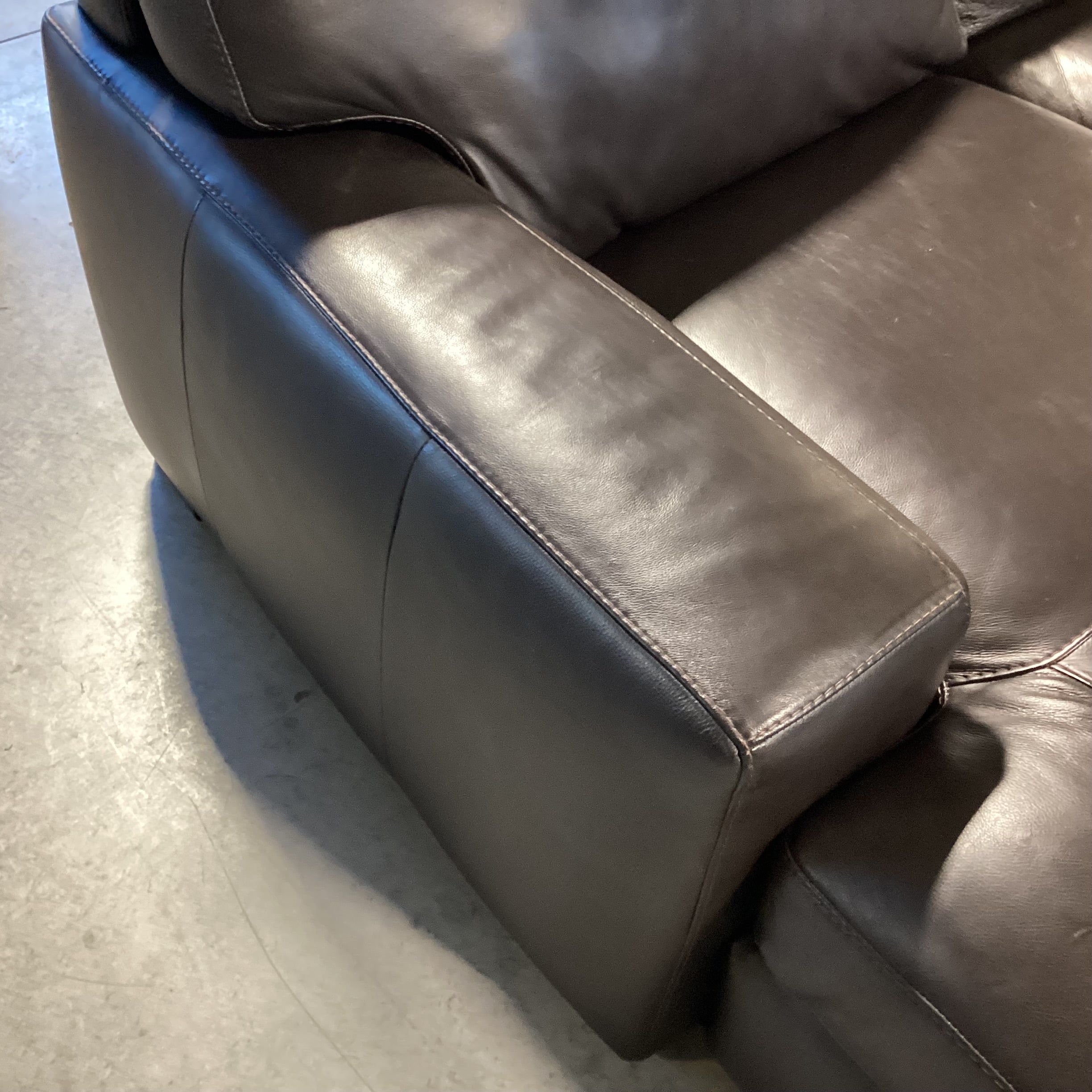Natuzzi Leather 6 Piece with Chaise Sectional 108"x 138"x 64"x 39"x 31"