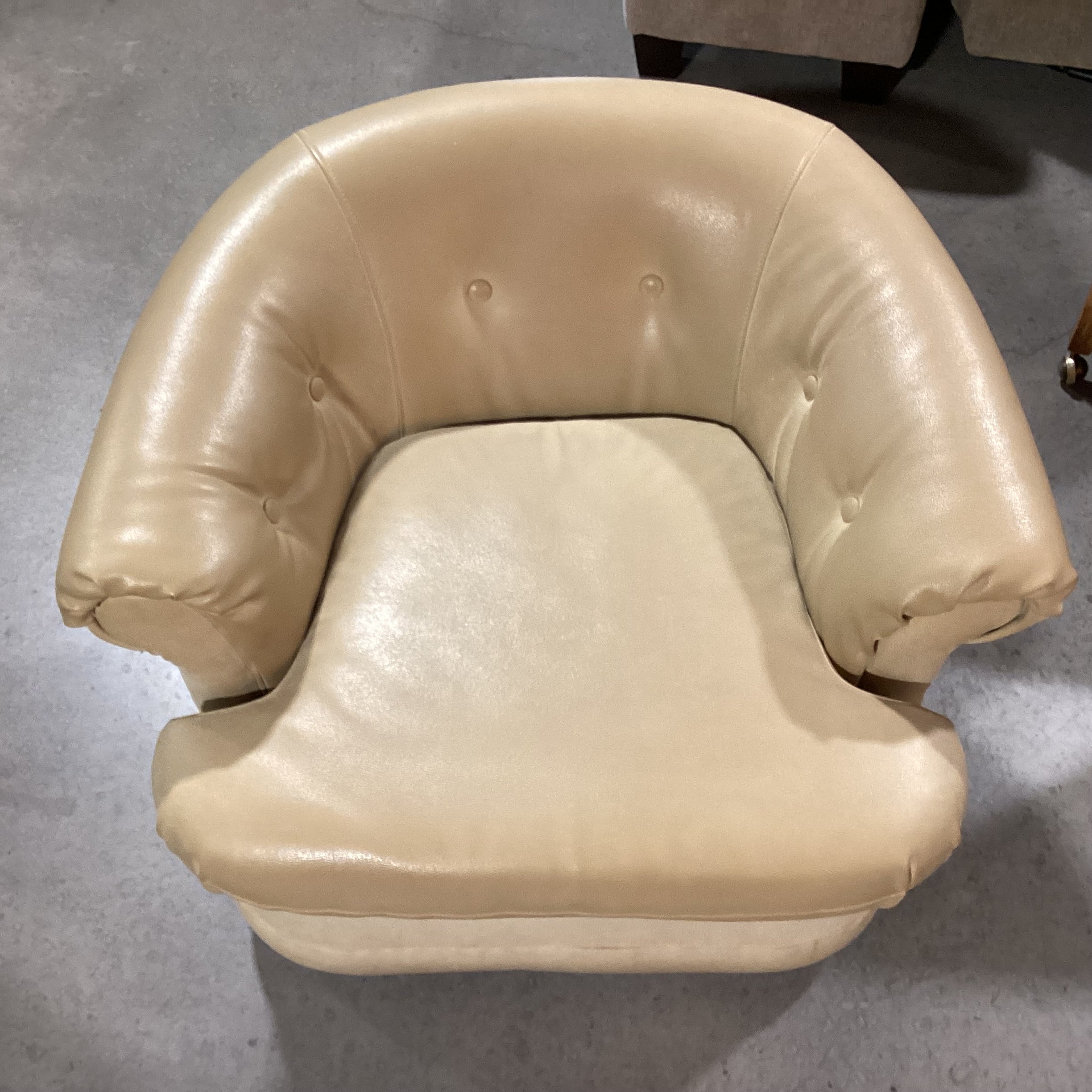 Blonde Faux Textured Leather Button Back Swivel Chair 36"x 34"x 27"