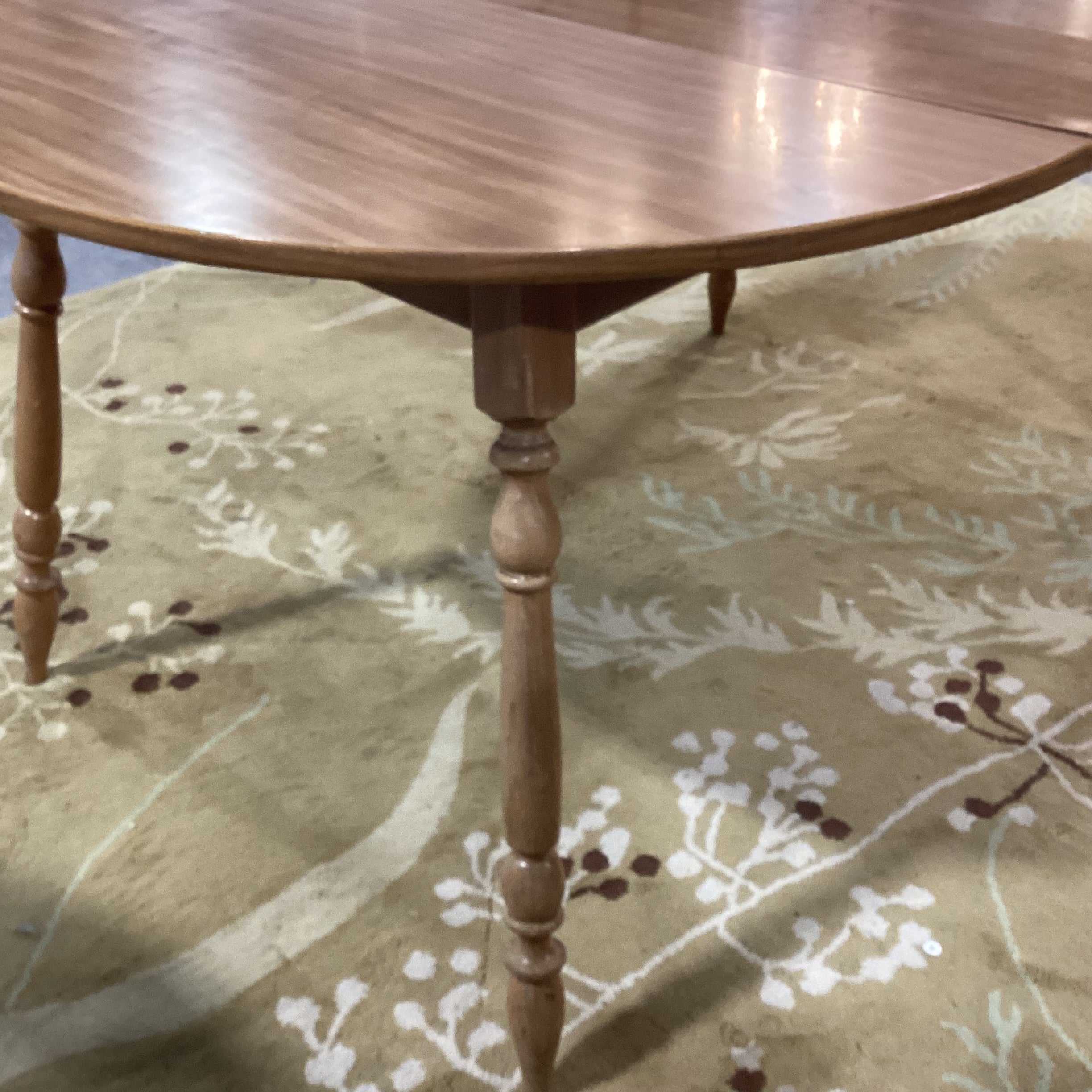 Vintage Round to Oval Carved Wood & Laminate Veneer 2 Leaves Dining Table 42" to 60"x 42"x 29"