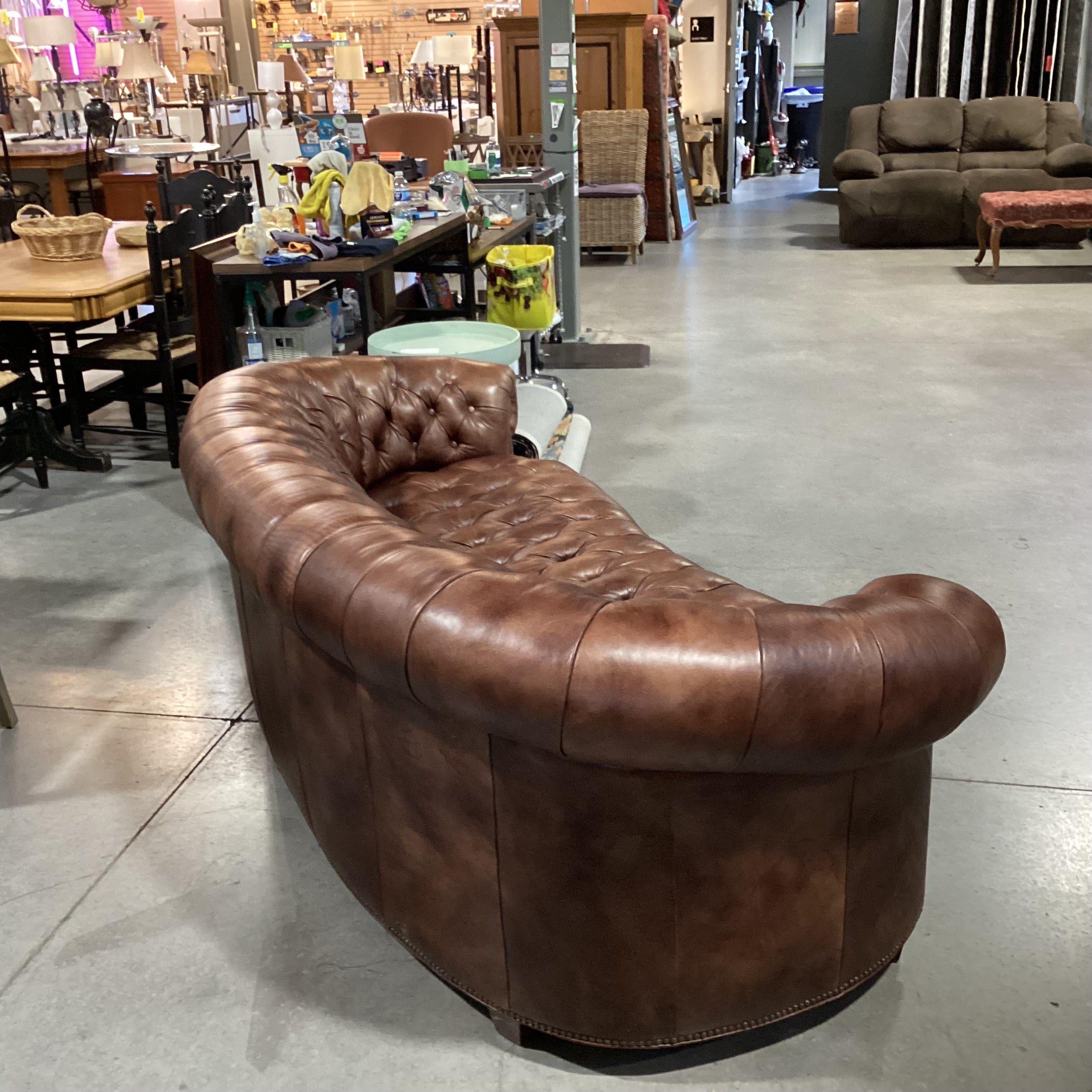 Henredon Rolled Arm English Style Button Tufted Leather Nailhead Sofa 87"x 44"x 33"