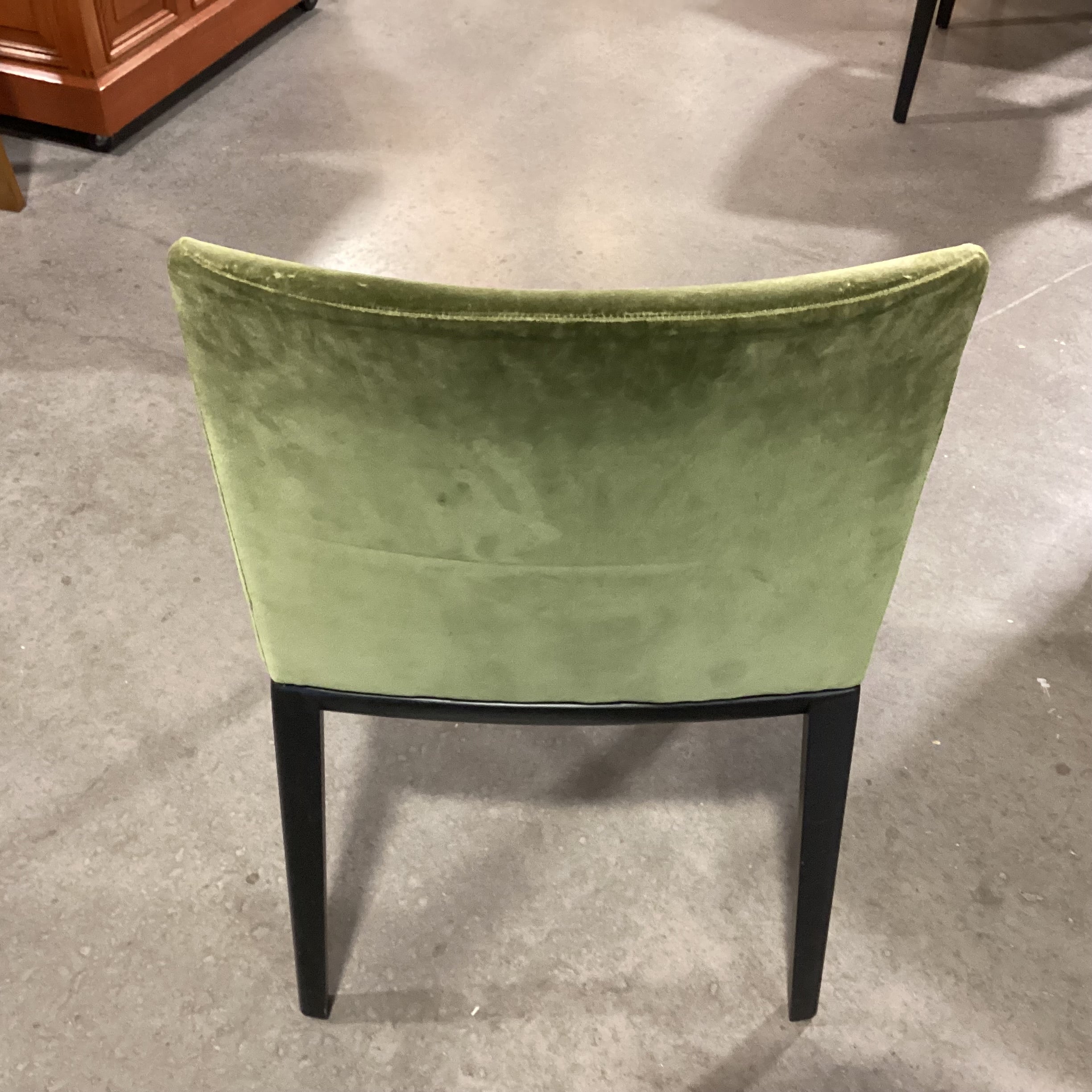 Moe's Home Calla Green Velvet & Ebony Hardwood Chair 21"x 22"x 32"
