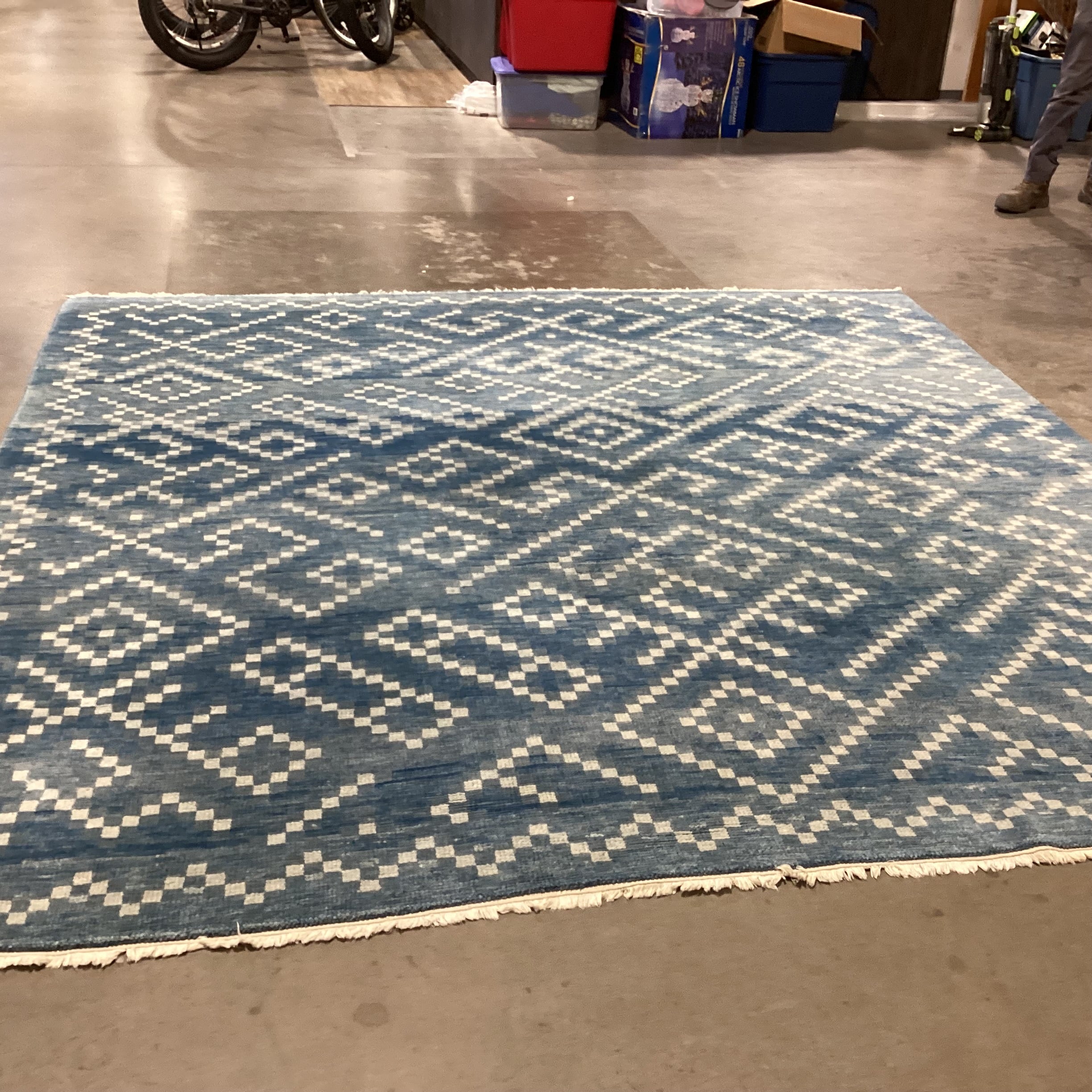 Blue & Ivory Diamond Pattern Hand Woven Wool Rug 9"1"x 9'7"