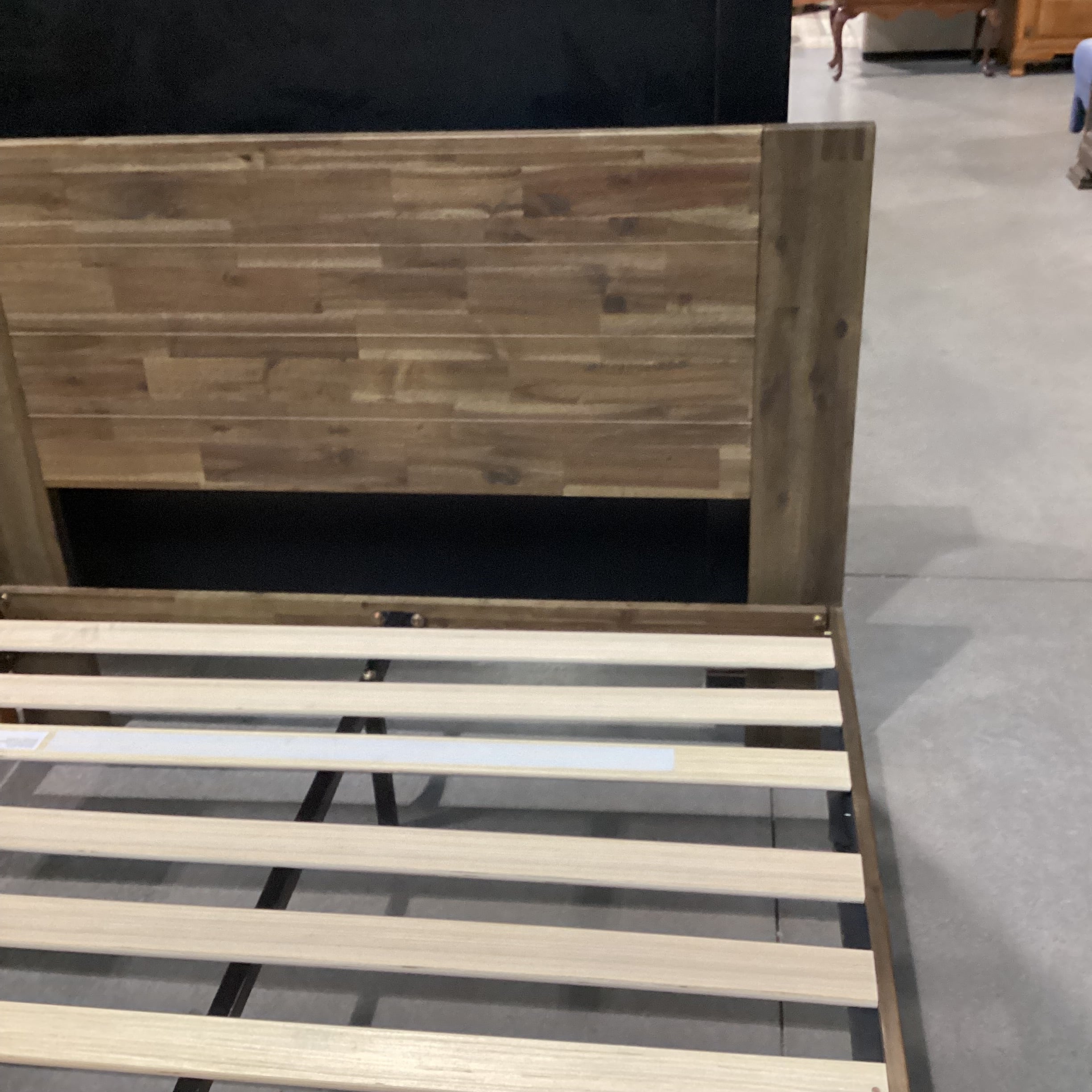 Full Solid Dark Finish Bedset 54"x 76.5"x 39.5"