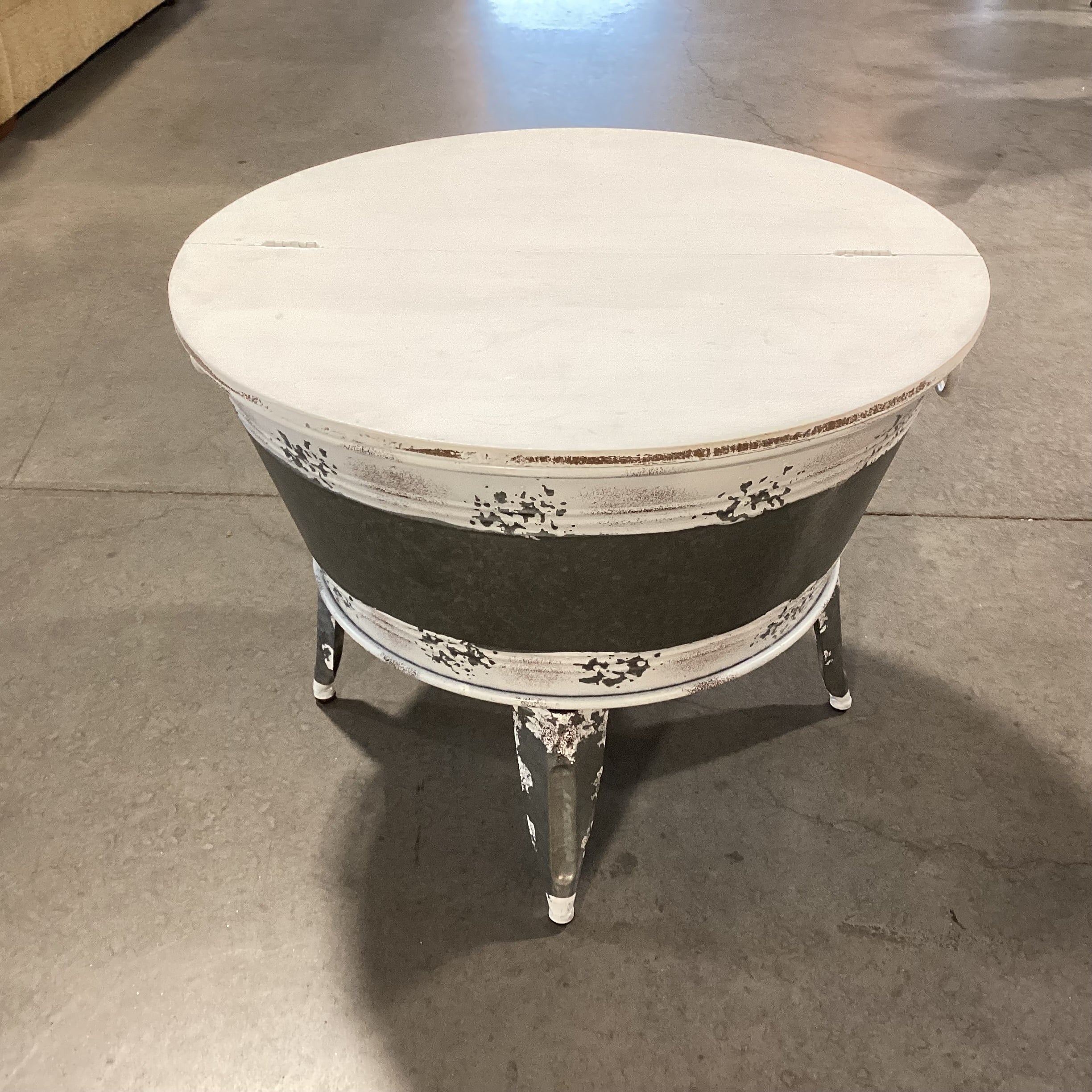 Farmhouse Galvanized Metal & Wood Lift Top Storage Accent Table 26" Diameter x 20"