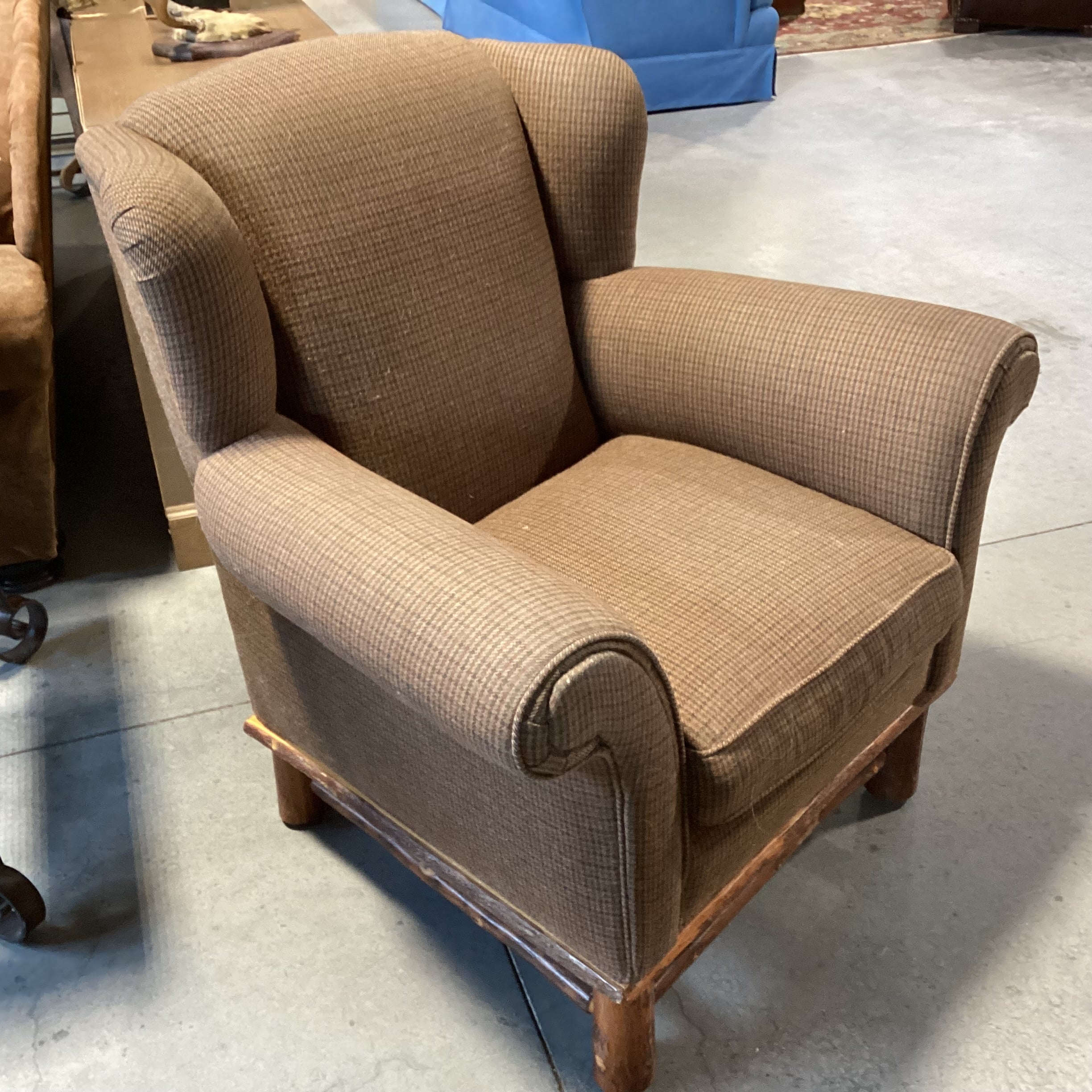 Old Hickory Brown Houndstooth Wool Blend & Log Winged Chair 39"x 32"x 39"