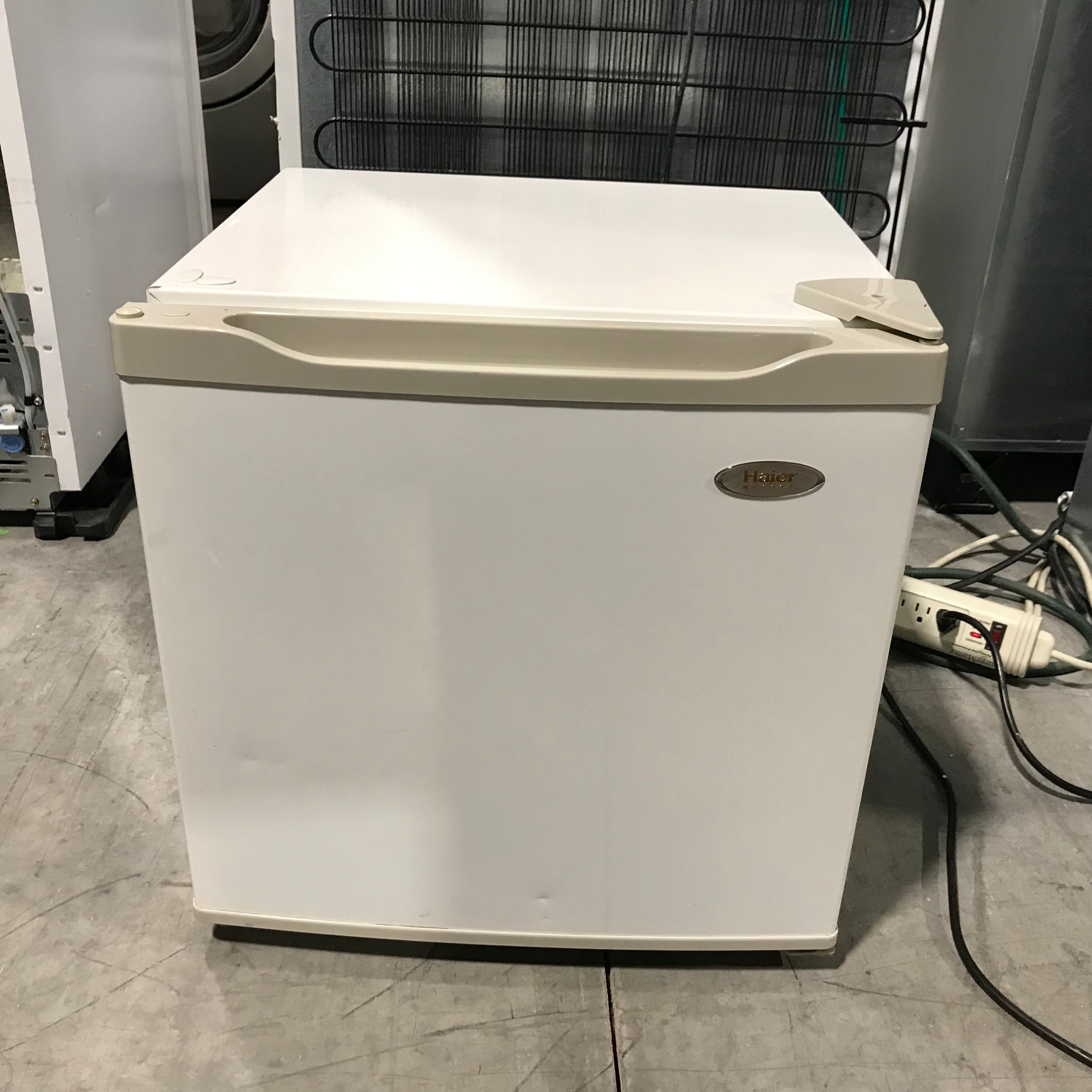 Haier White Counter Top Refrigerator 20"x 20"x 20.5"