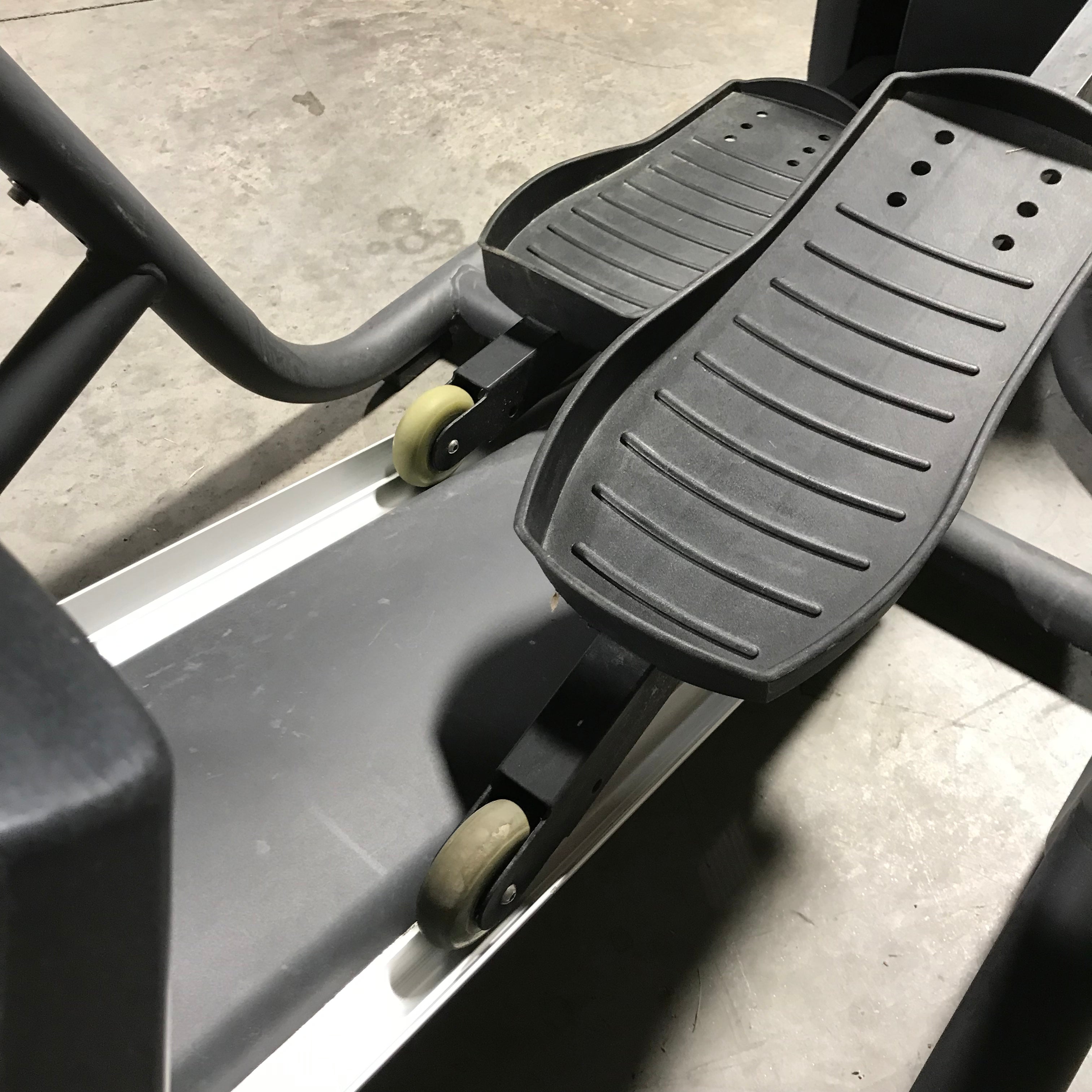 76"x 30"x 63" Precor EFX5.21si Elliptical