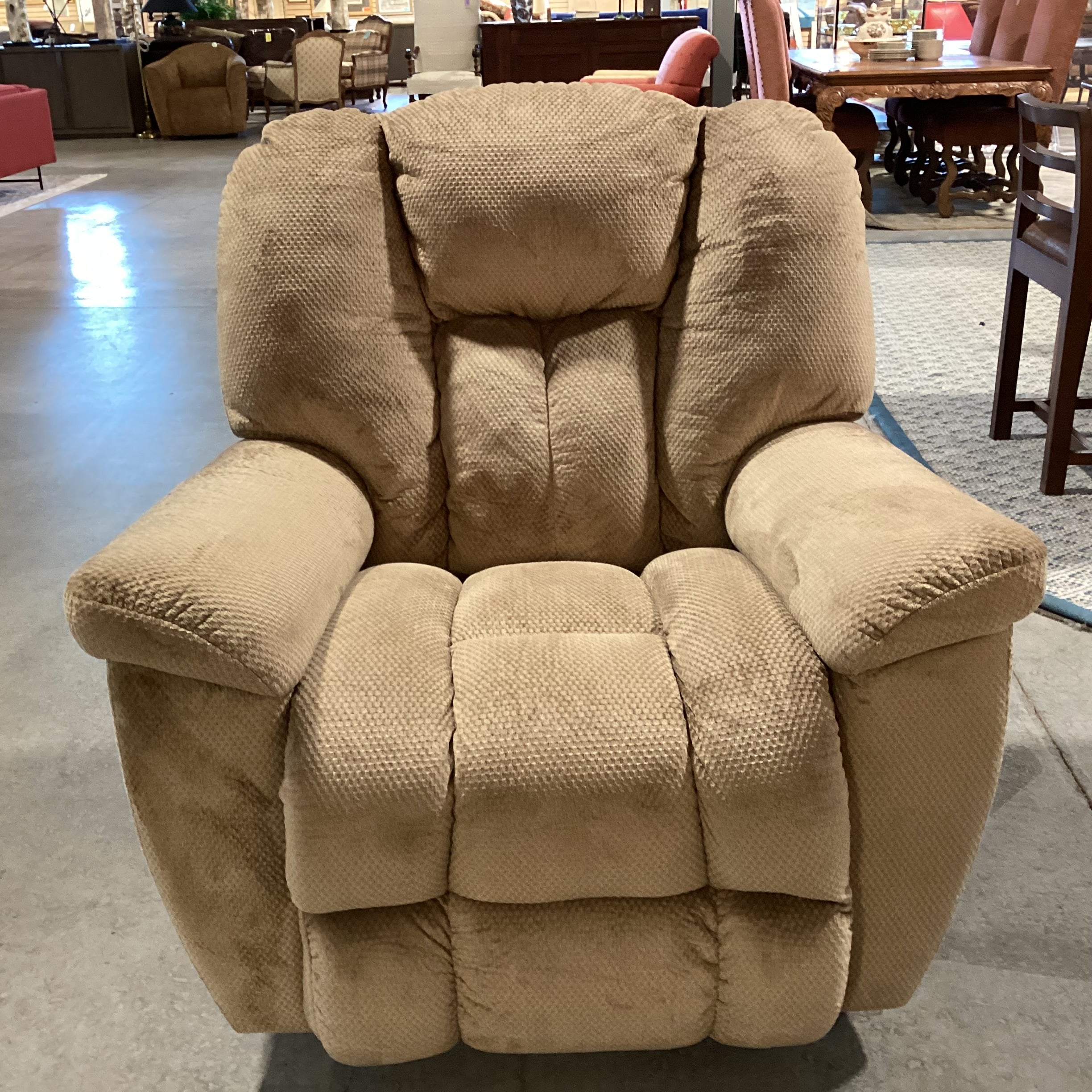 La-Z Boy Beige Tan Wove Chenille Plush Recliner Chair 40"x 36"x 38"