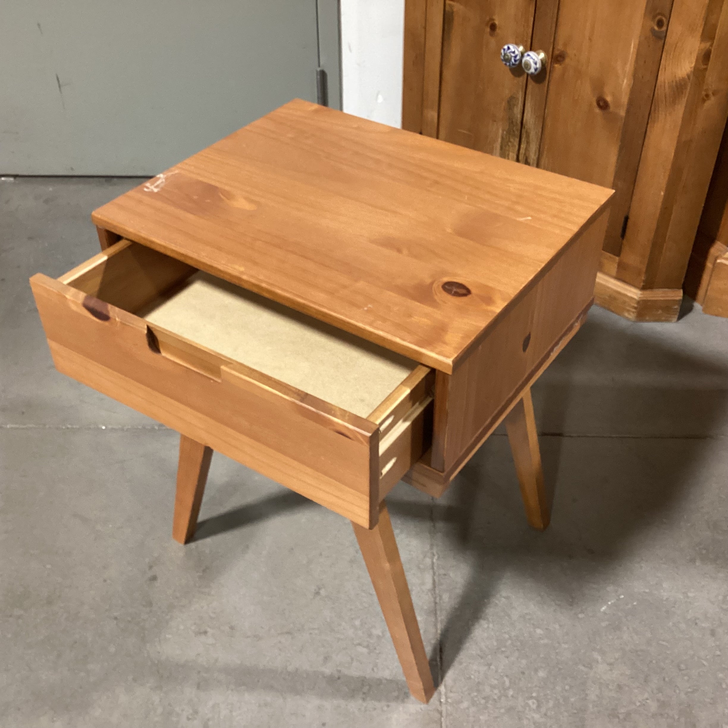 Mid Century Style Pine 1 Drawer End Table 20"x 16"x 25"