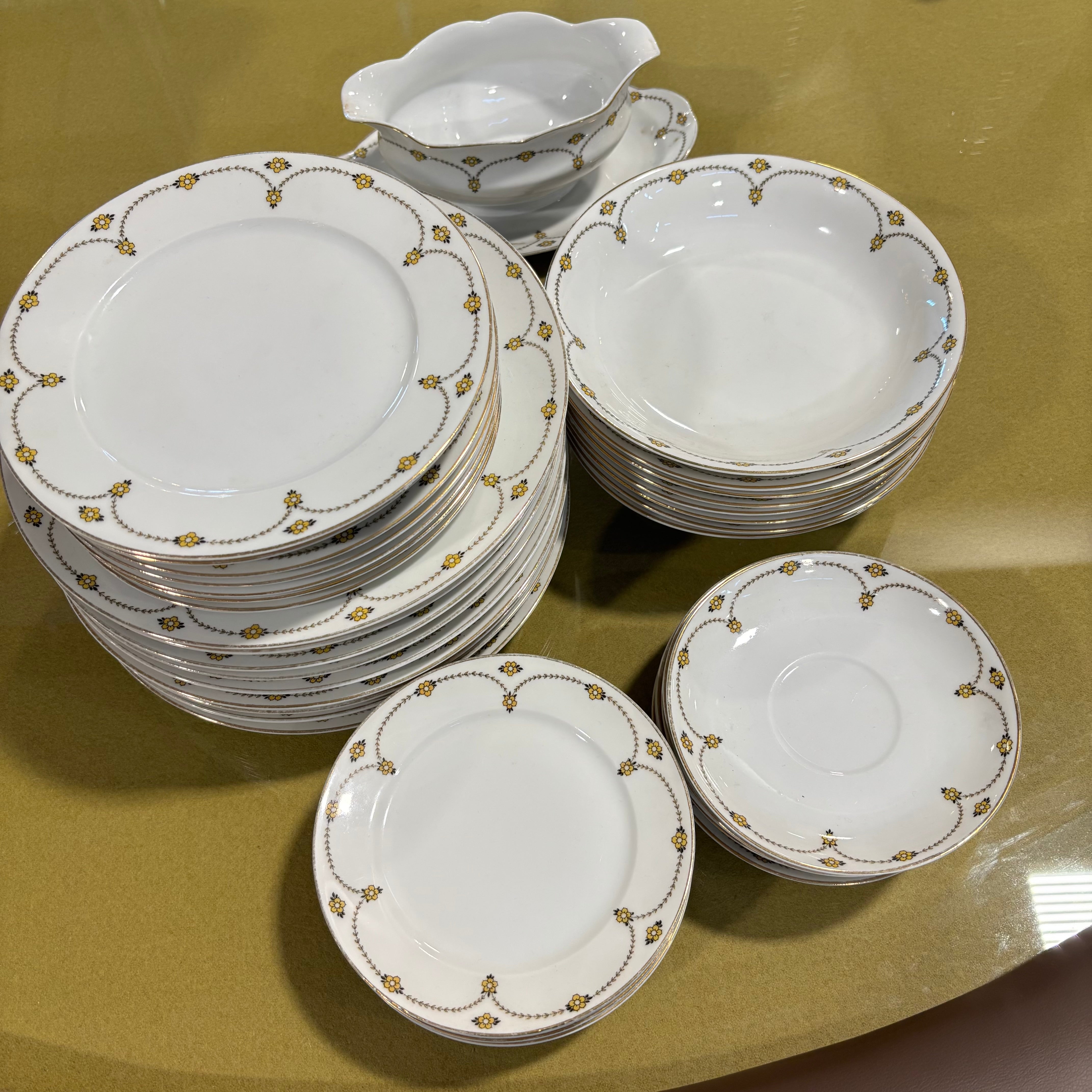 Set of 36 Pieces Thomas Bavaria China Dinnerware