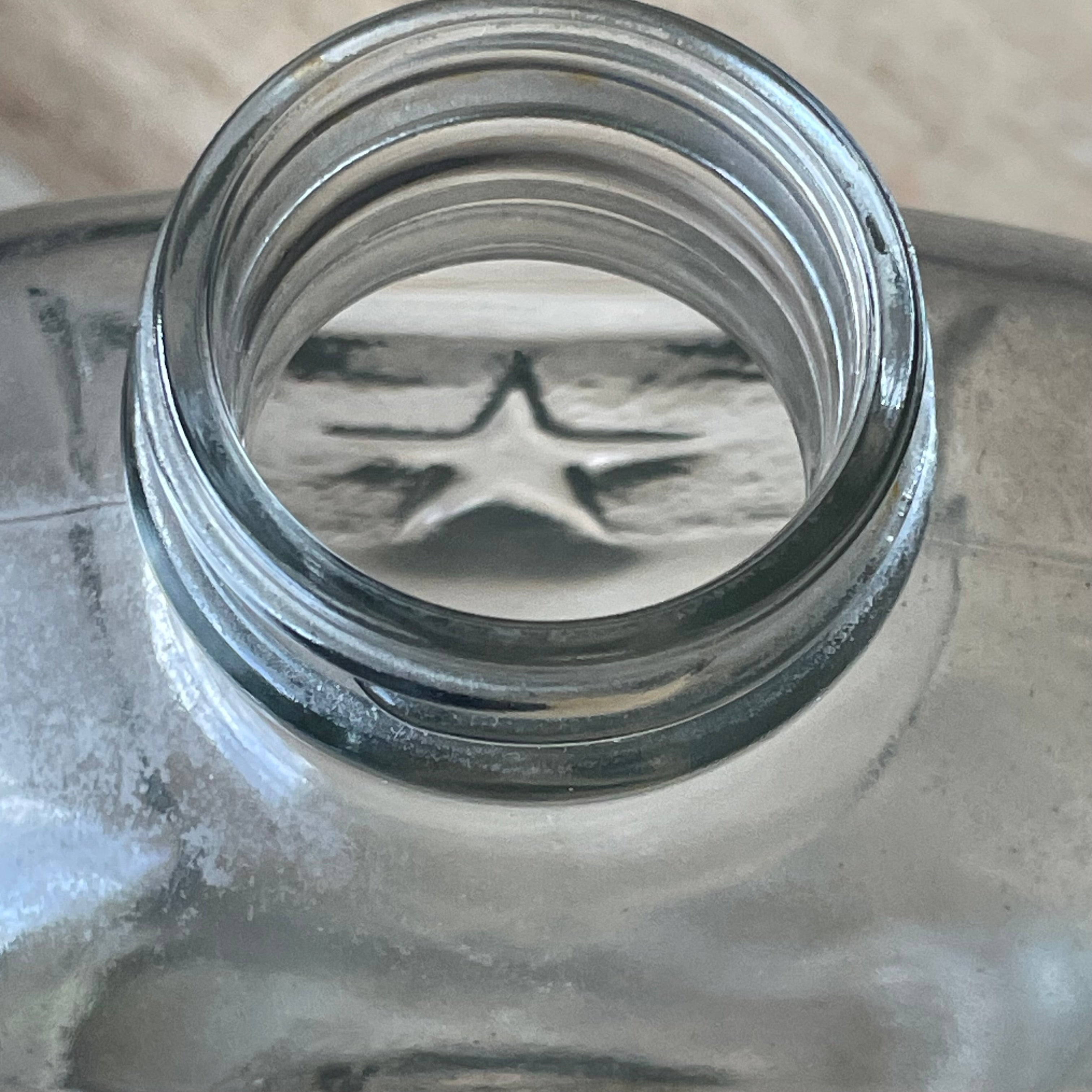 Vintage Three Rivers Glass Co. Texas 16 Star Refrigerator Water Bottle, 5"x 8.75"