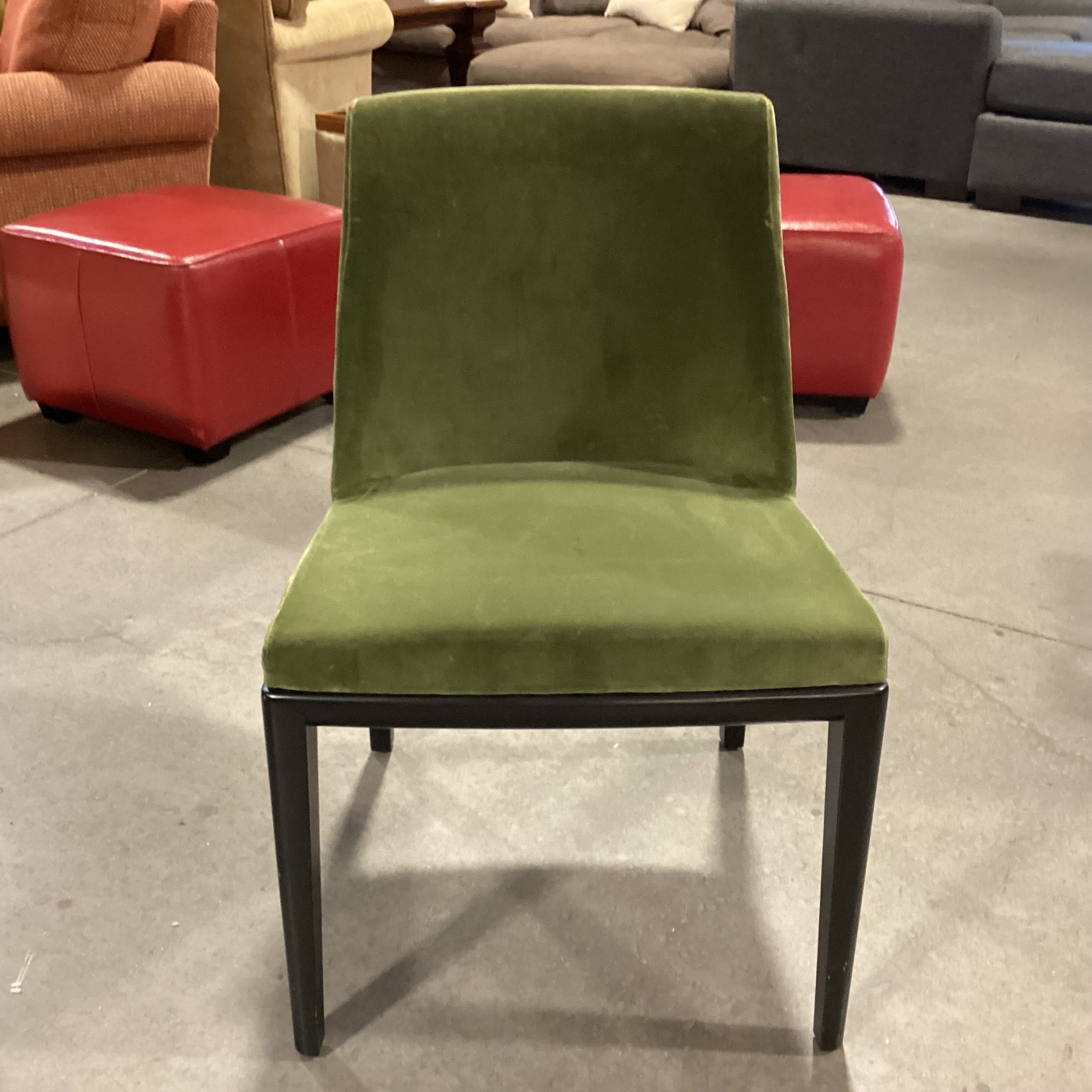 Moe's Home Calla Green Velvet & Ebony Hardwood Chair 21"x 22"x 32"