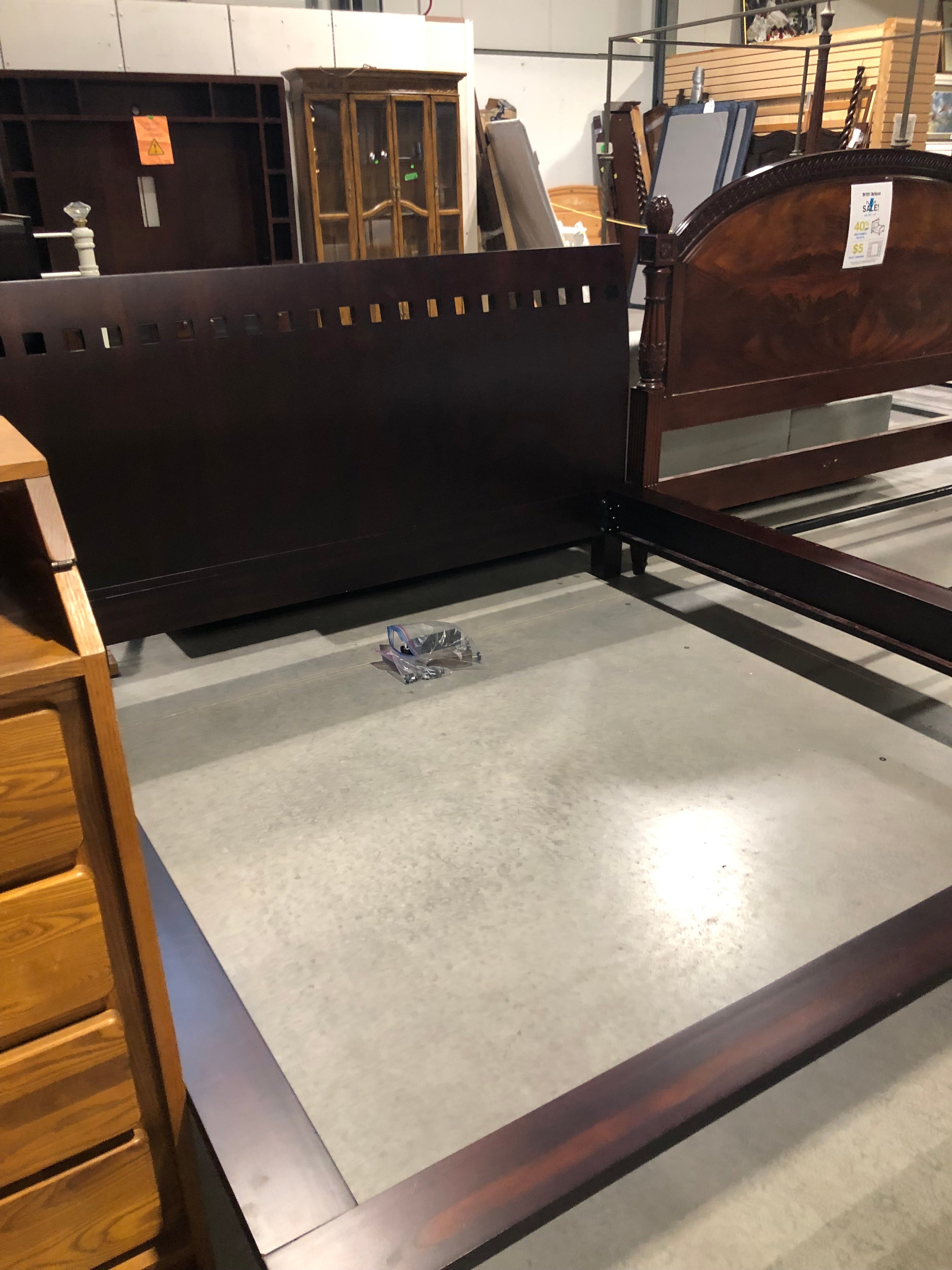 King Modus Furniture Nevis Veneto Solid Dark Finish Wood Platform Bed Set 58"x 89"x 45"