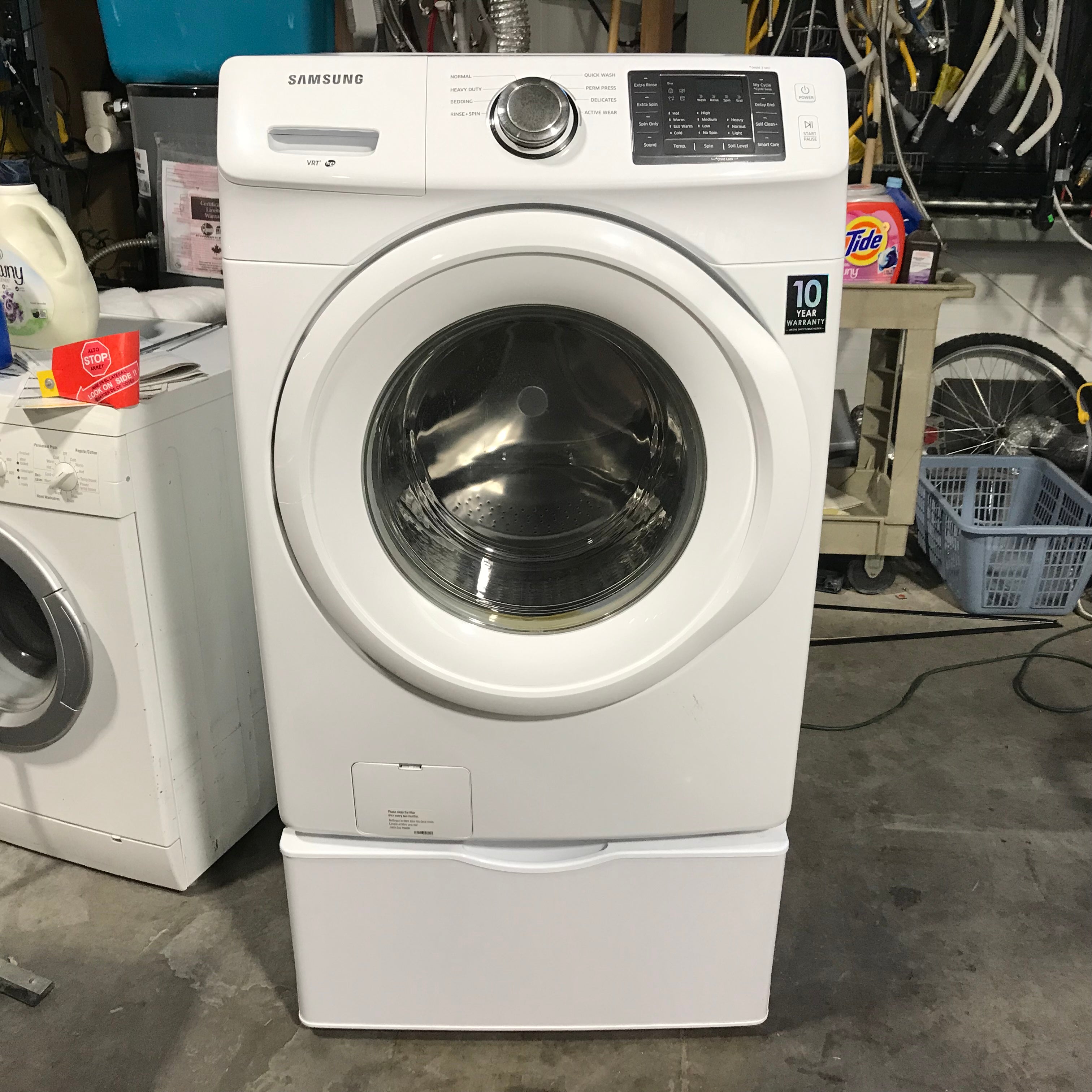 Samsung White Front Load Washer With Laundry Pedestal 27"x 29"x 52"