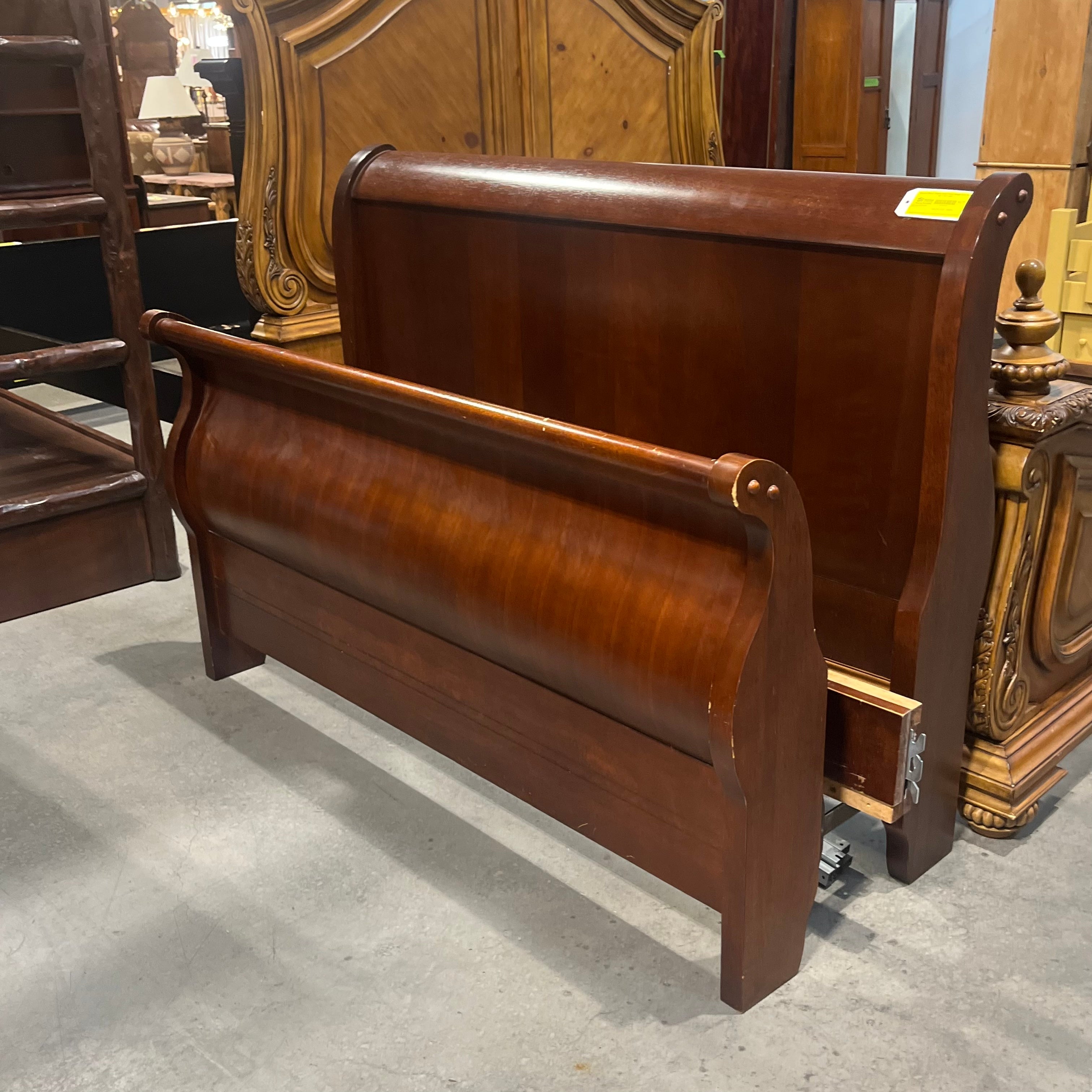 Queen Cherry Finish Solid Wood Sleigh Style Bed Set 66"x 91"x 85"