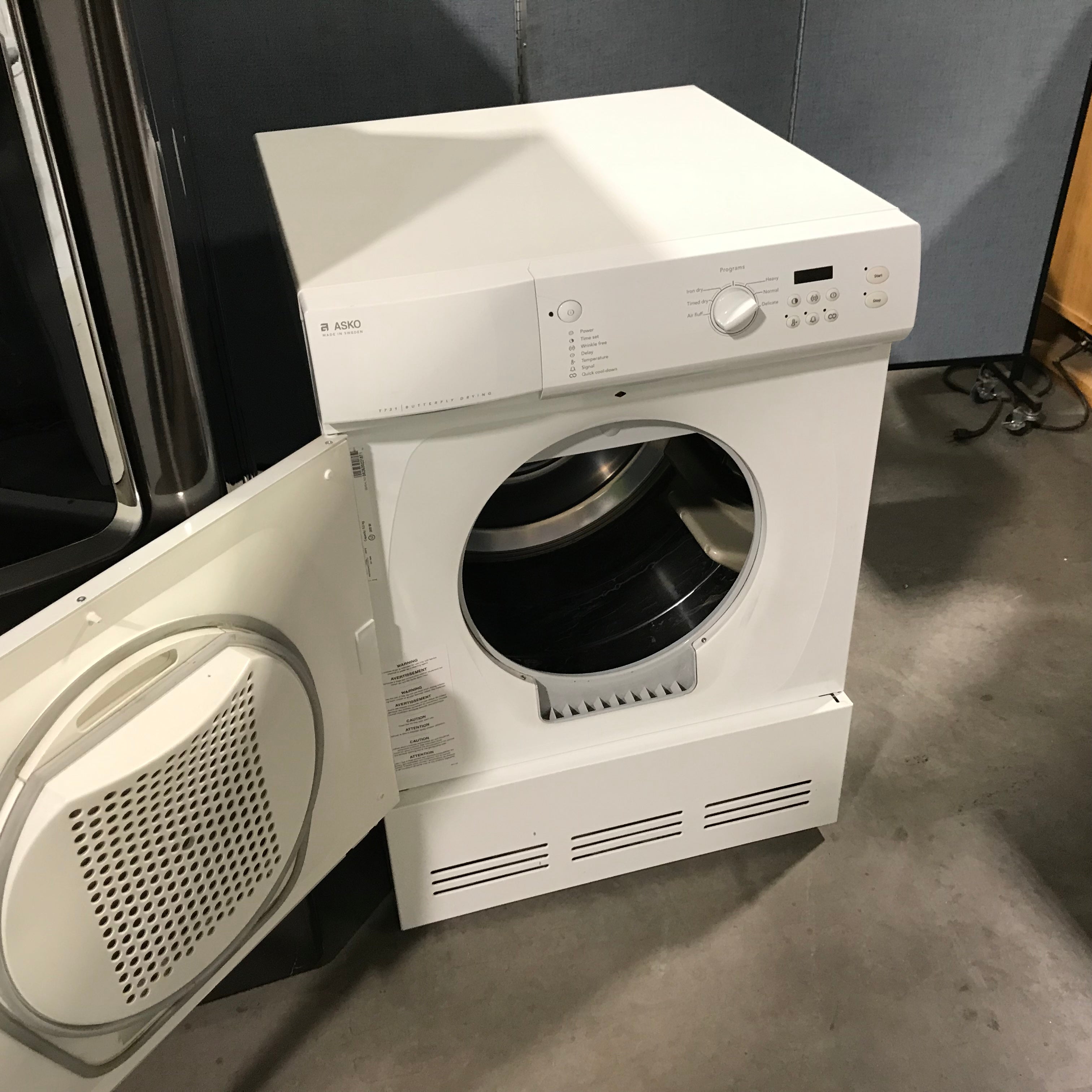 Asko White Front-Load Electric Dryer 23.5"x 24"x 33.5"