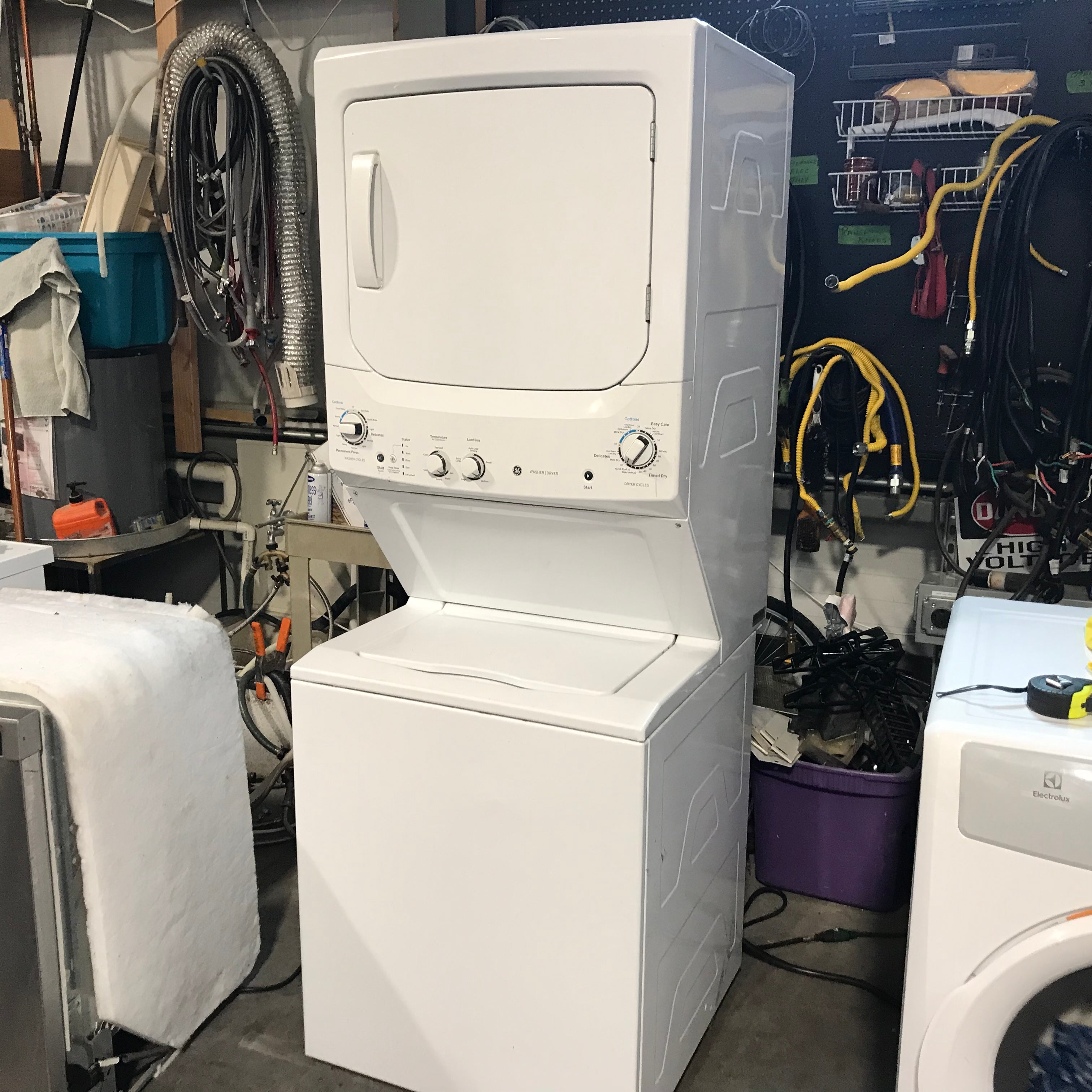 GE White Stacked Electric Washer/Dryer 27"x 30"x 75"
