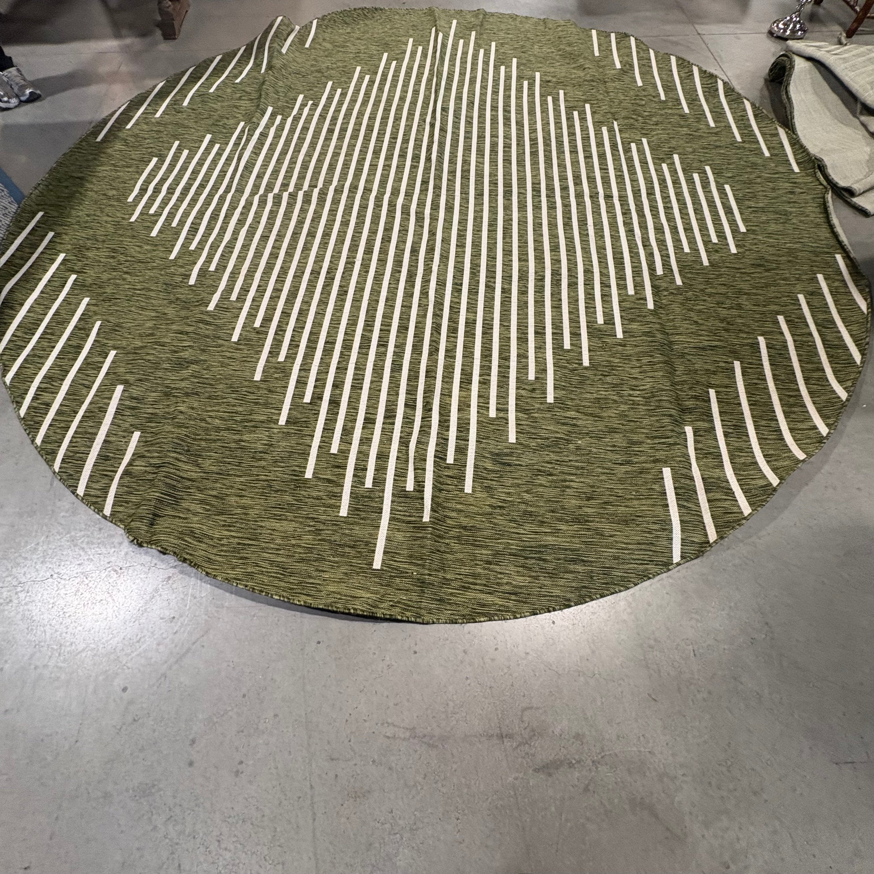 Unique Loom Green Geometric Round Poly Outdoor Rug 13' Diameter