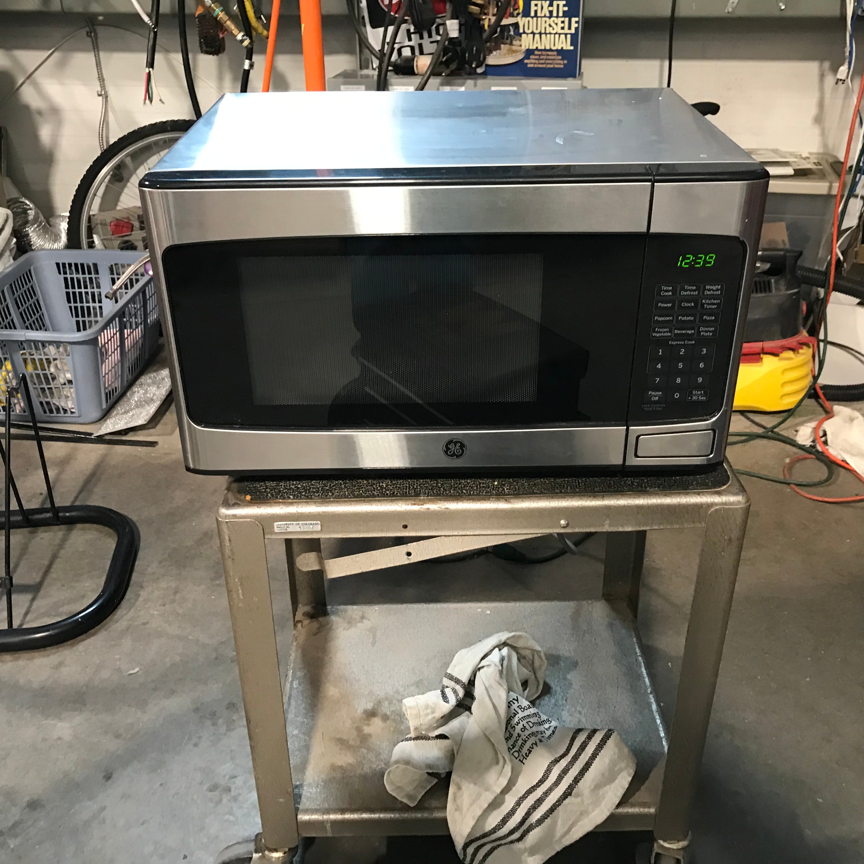 GE Stainless Steel 950 Watts Counter-Top Microwave 20"x 15"x 12"