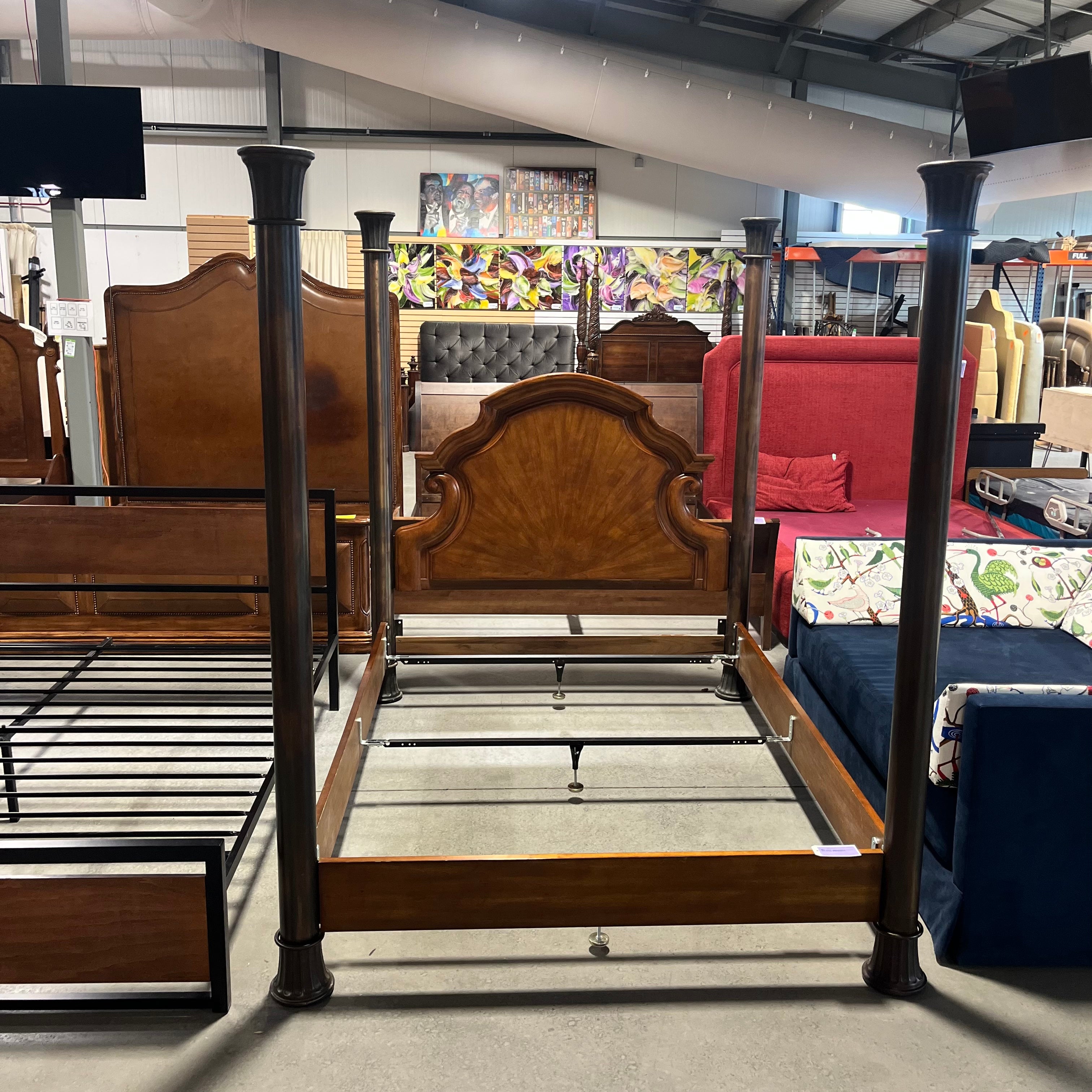 Queen Hendredon Solid Light Finish Wood with Metal Pillars Bedset 70"x 91"x 84"