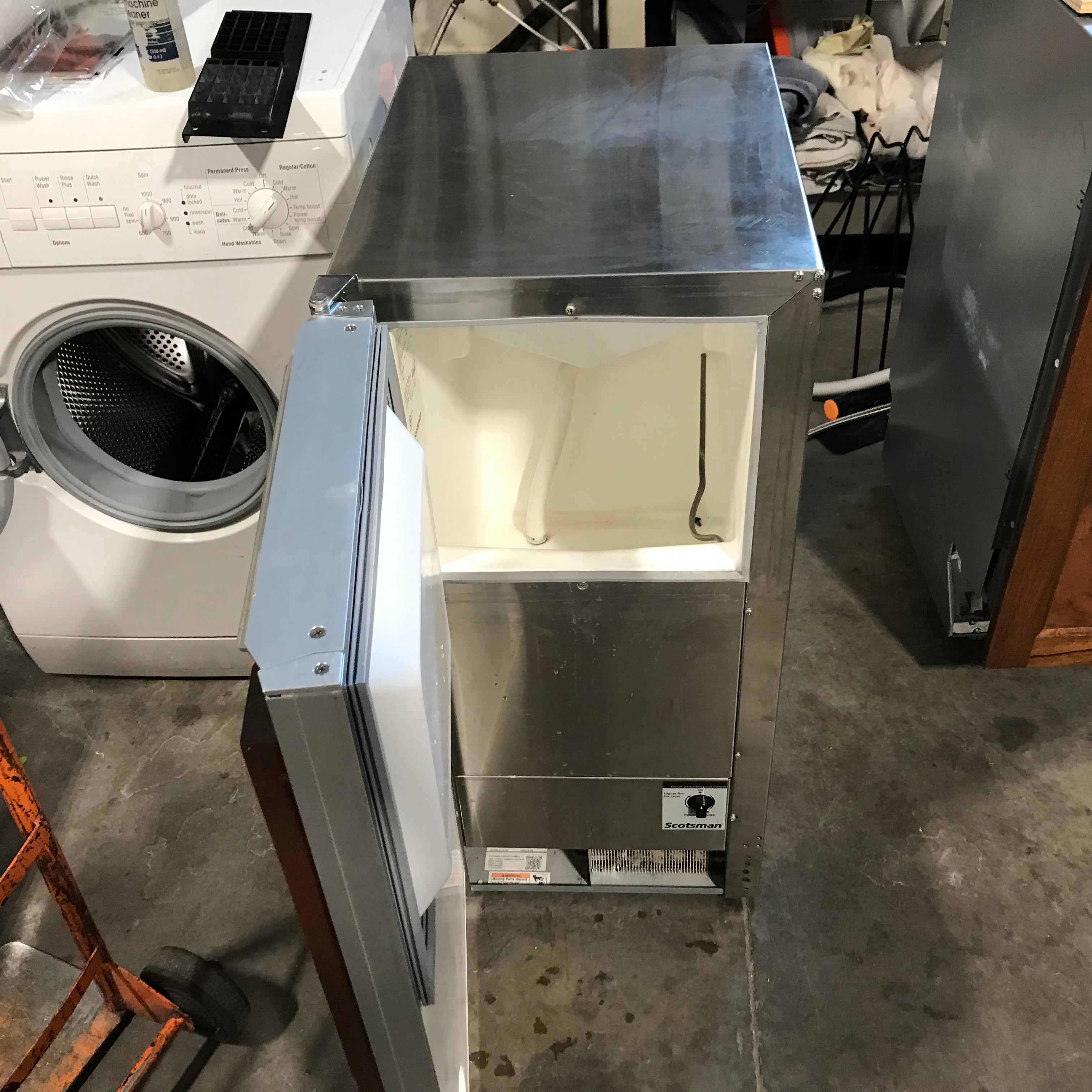 Sottsman Stainless Steel Ice Machine 15"x 22"x 34"