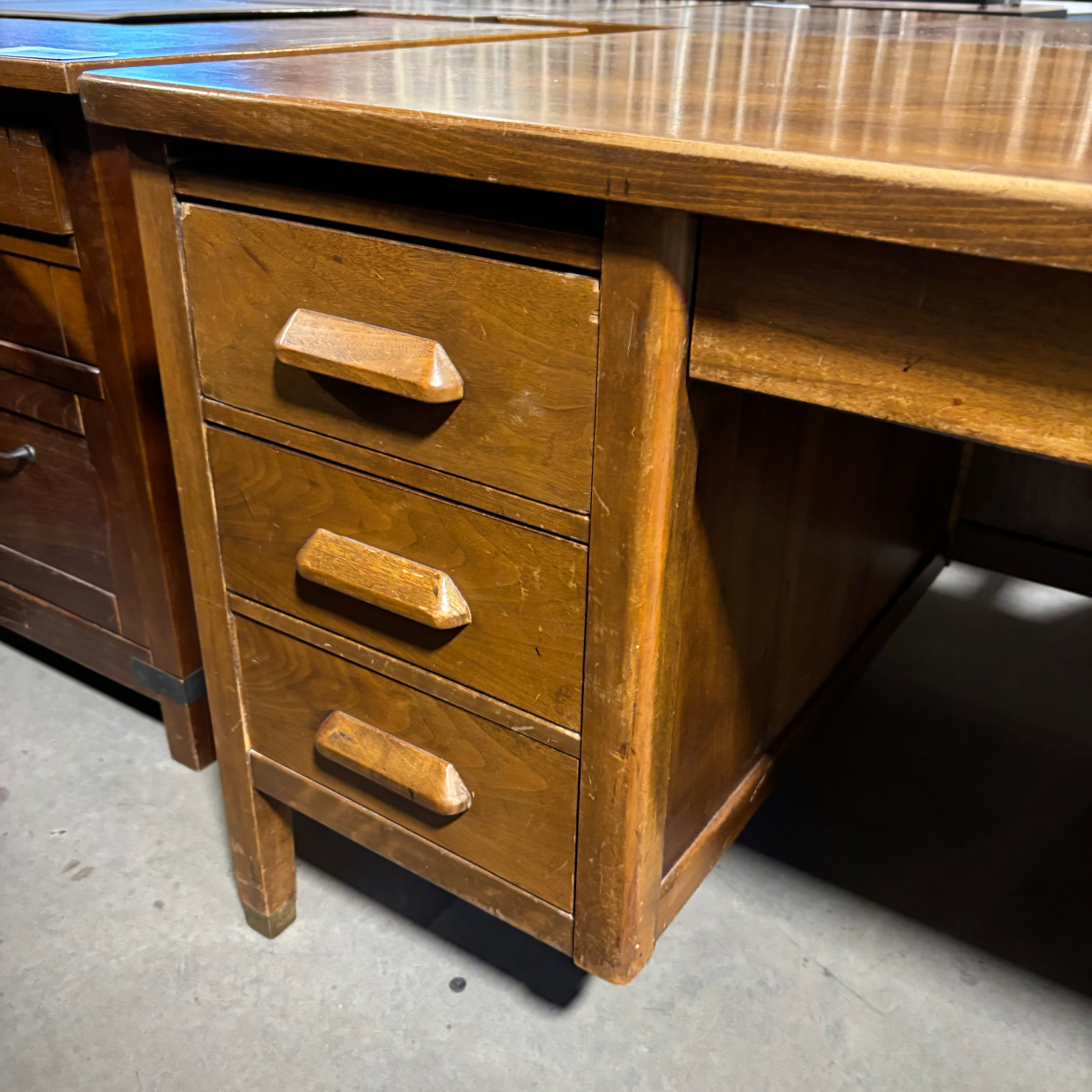 Oak 6 Drawer with Pullout Surface Desk 60"x 34"x 30"