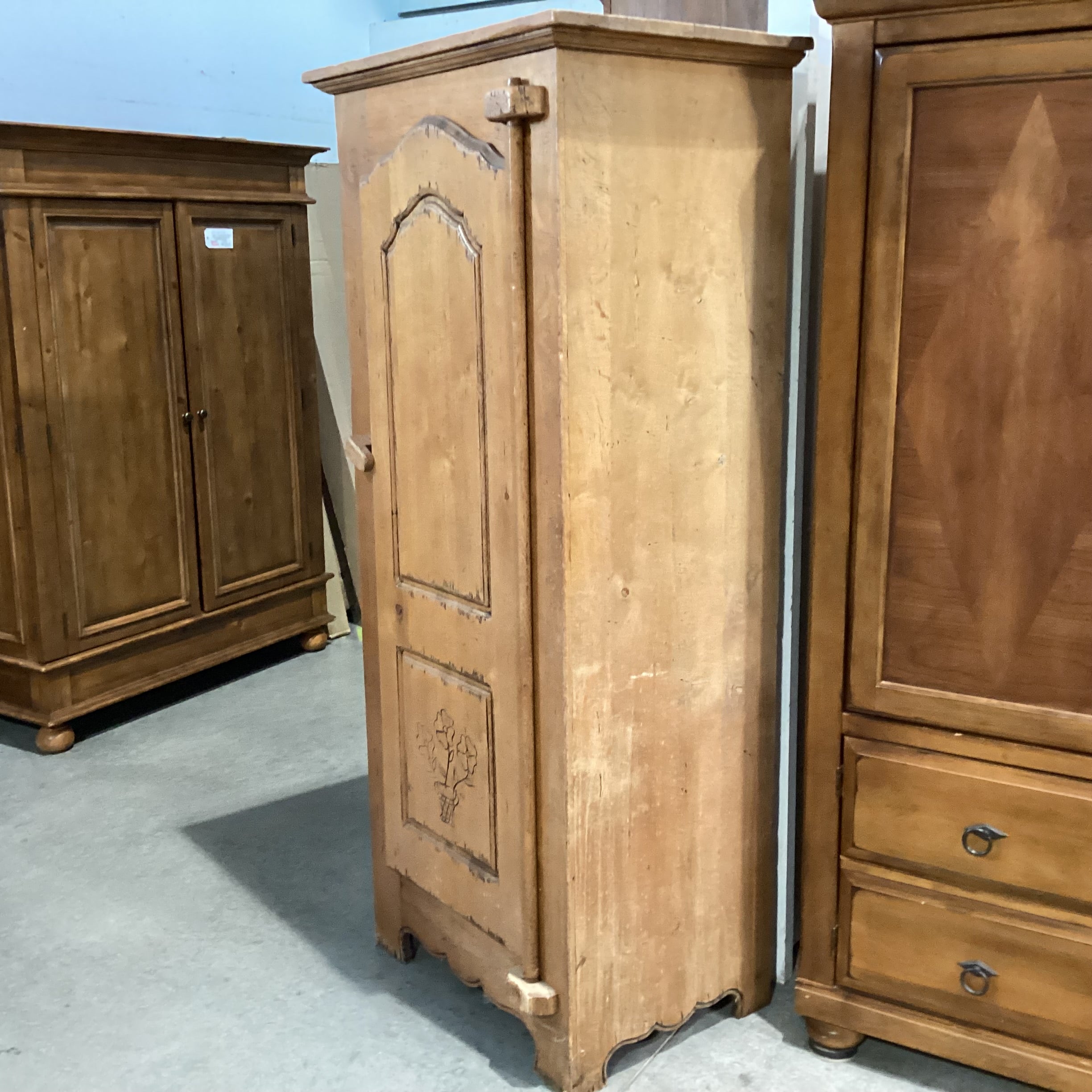 Antique Solid Carved Natural Wood 1 Door Wardrobe Armoire 31.5"x 21.5"x 71"