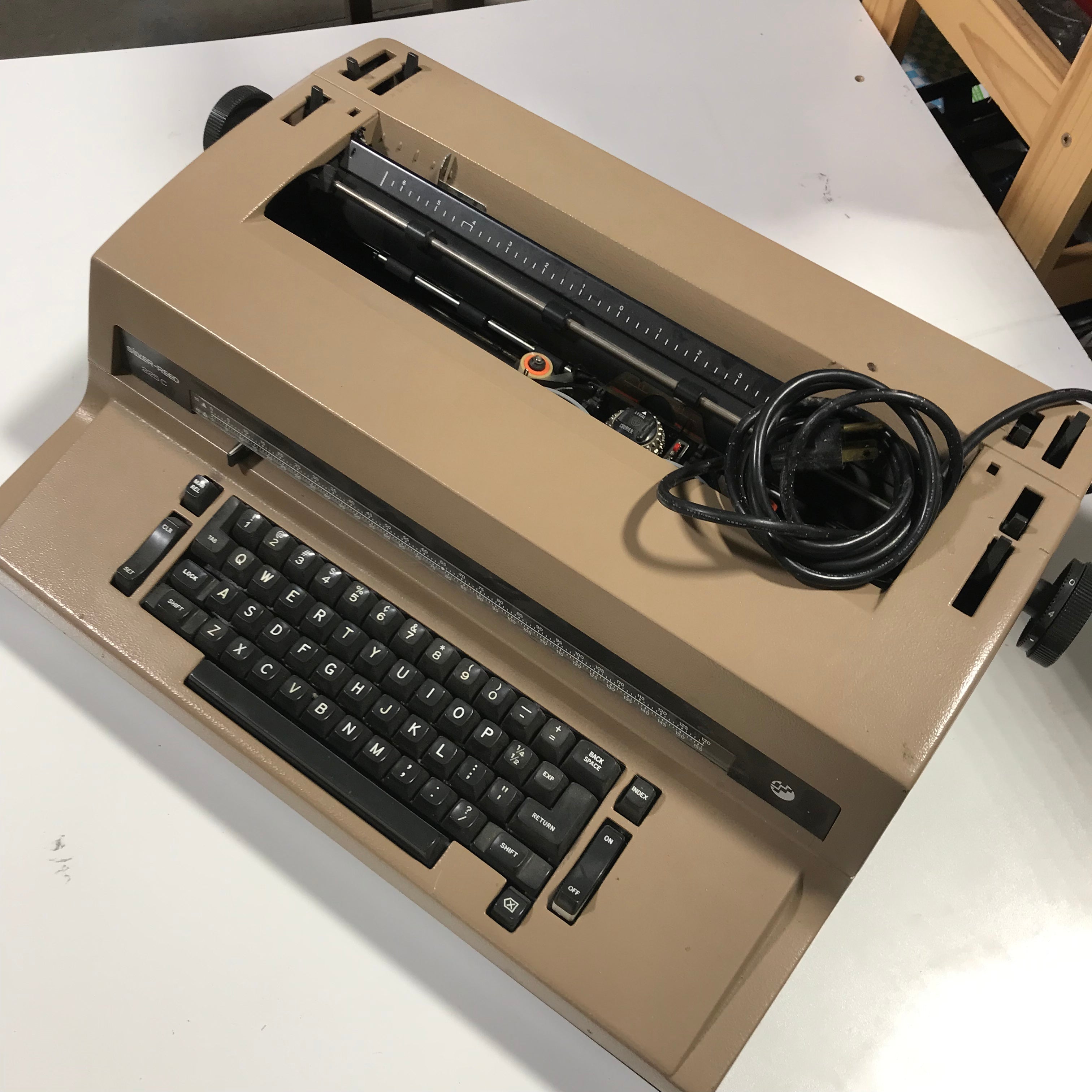 Silver-Reed 225 C Typewriter