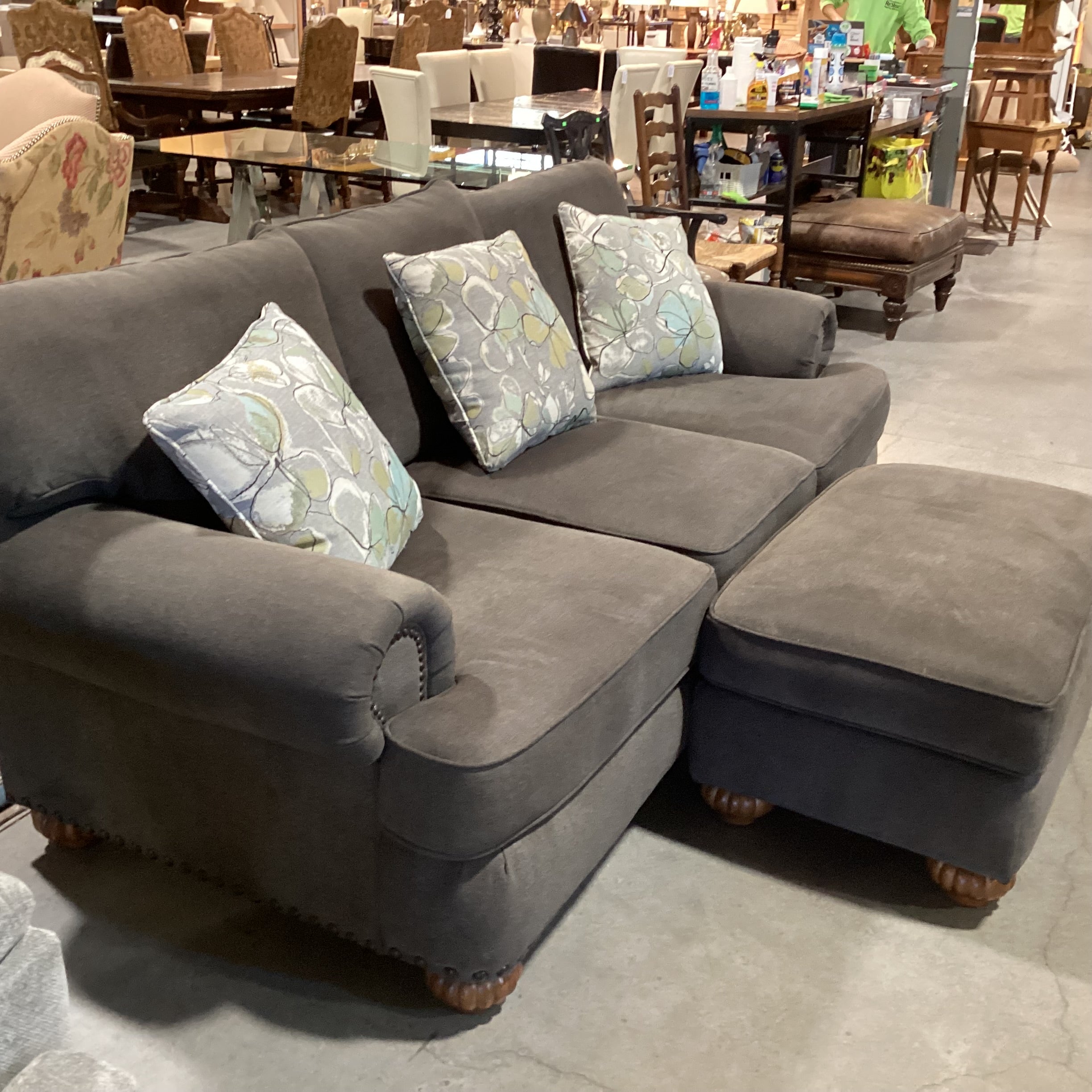 Flexsteel Charcoal Grey Nailhead & Floral Multi Accent Pillows with Ottoman Sofa 96"x 41"x 31"