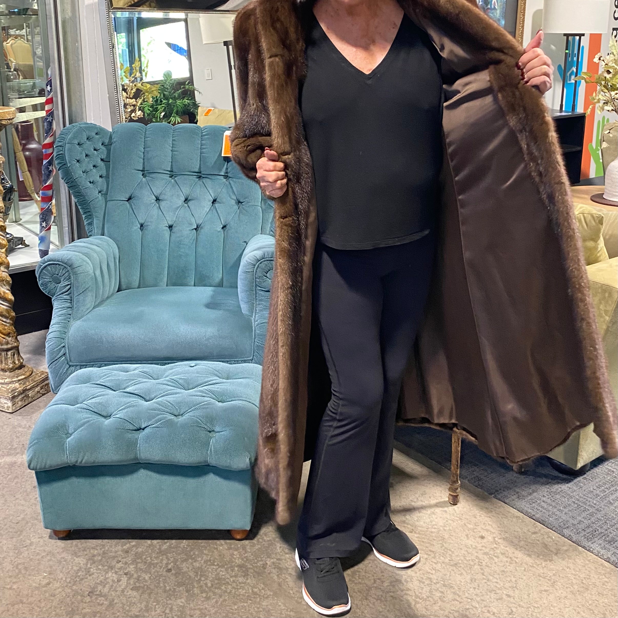Affinity Furs (Aspen/Vail) Full Length Luxurious Soft Satin-Lined Brown Mink Coat, Size: Medium