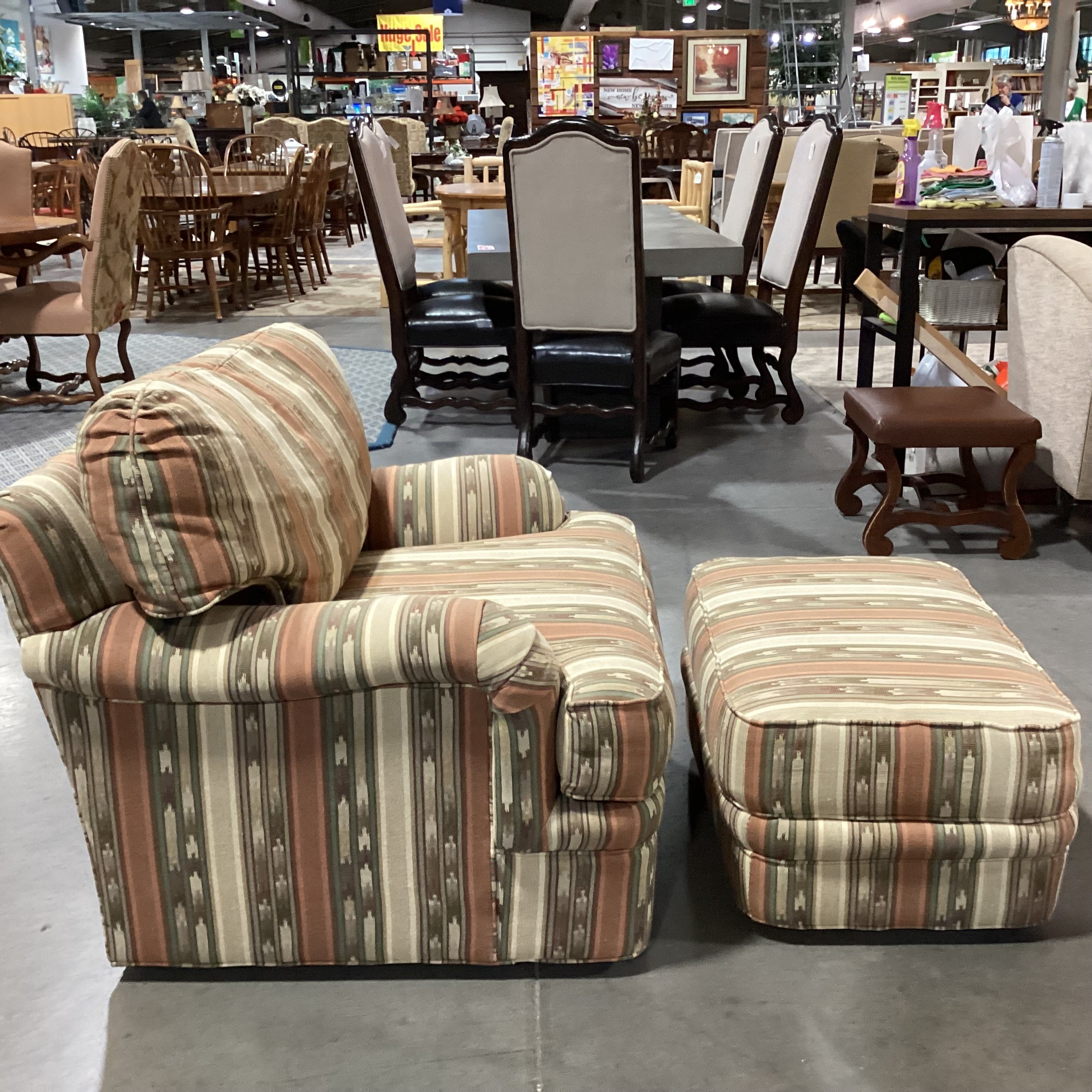 Hancock & Moore Cream Peach Brown Sage Southwest Design with Ottoman Chair 41"x 36"x 31"