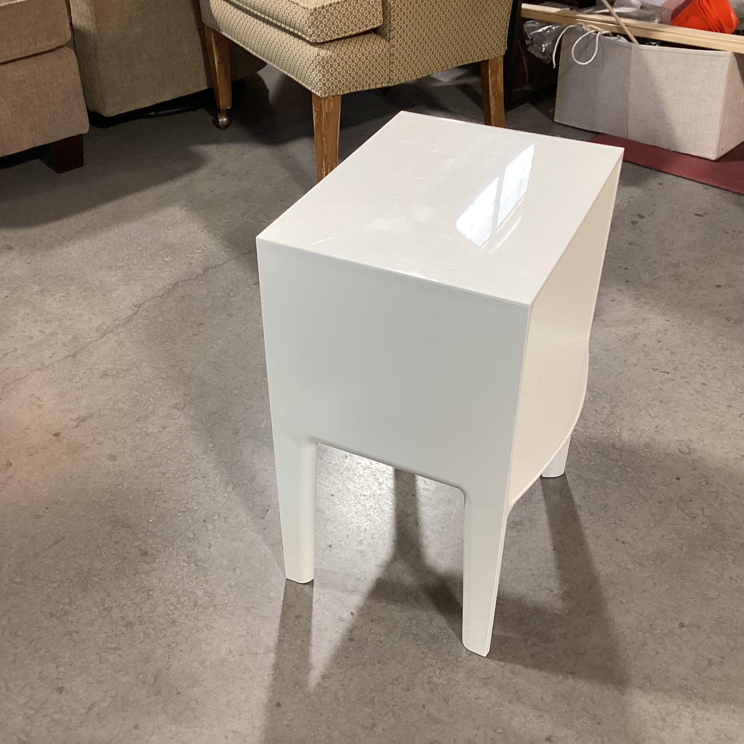 Karteil Italian Ghost Buster White Molded End Table 16"x 12.5"x 22.5"