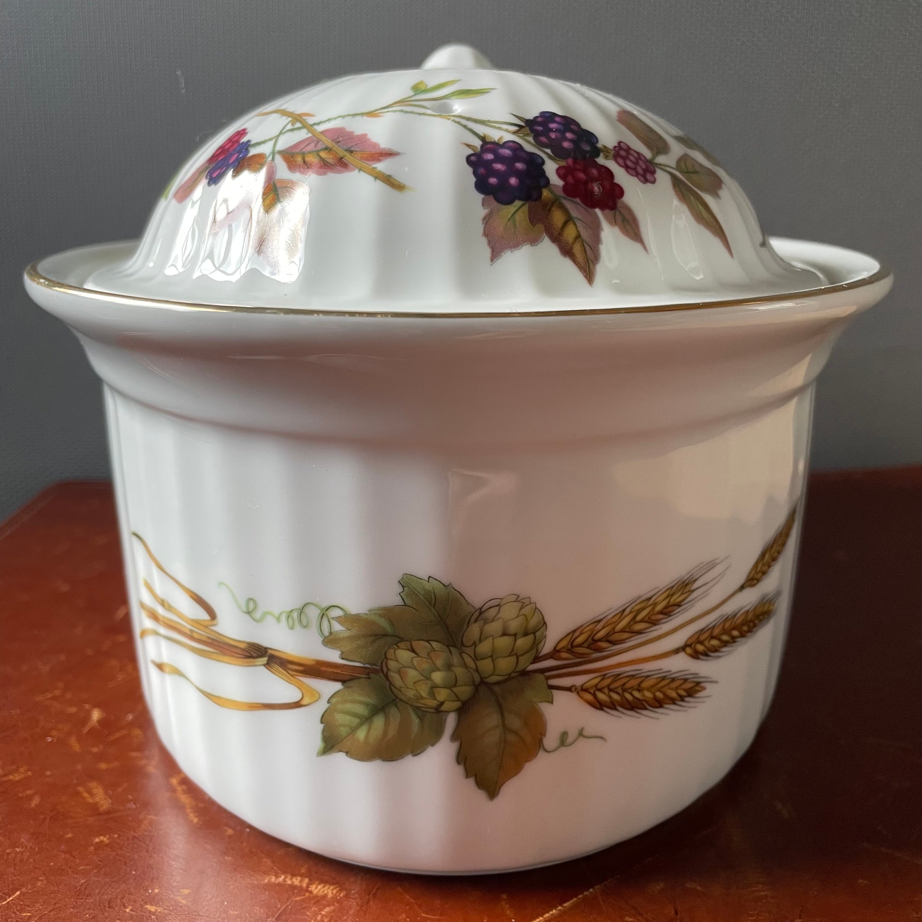 Vintage Royal Worcester Evesham Gold Oval Porcelain Harvest Motif Fluted Covered Casserole/Baking Dish, 10"x 6.5"