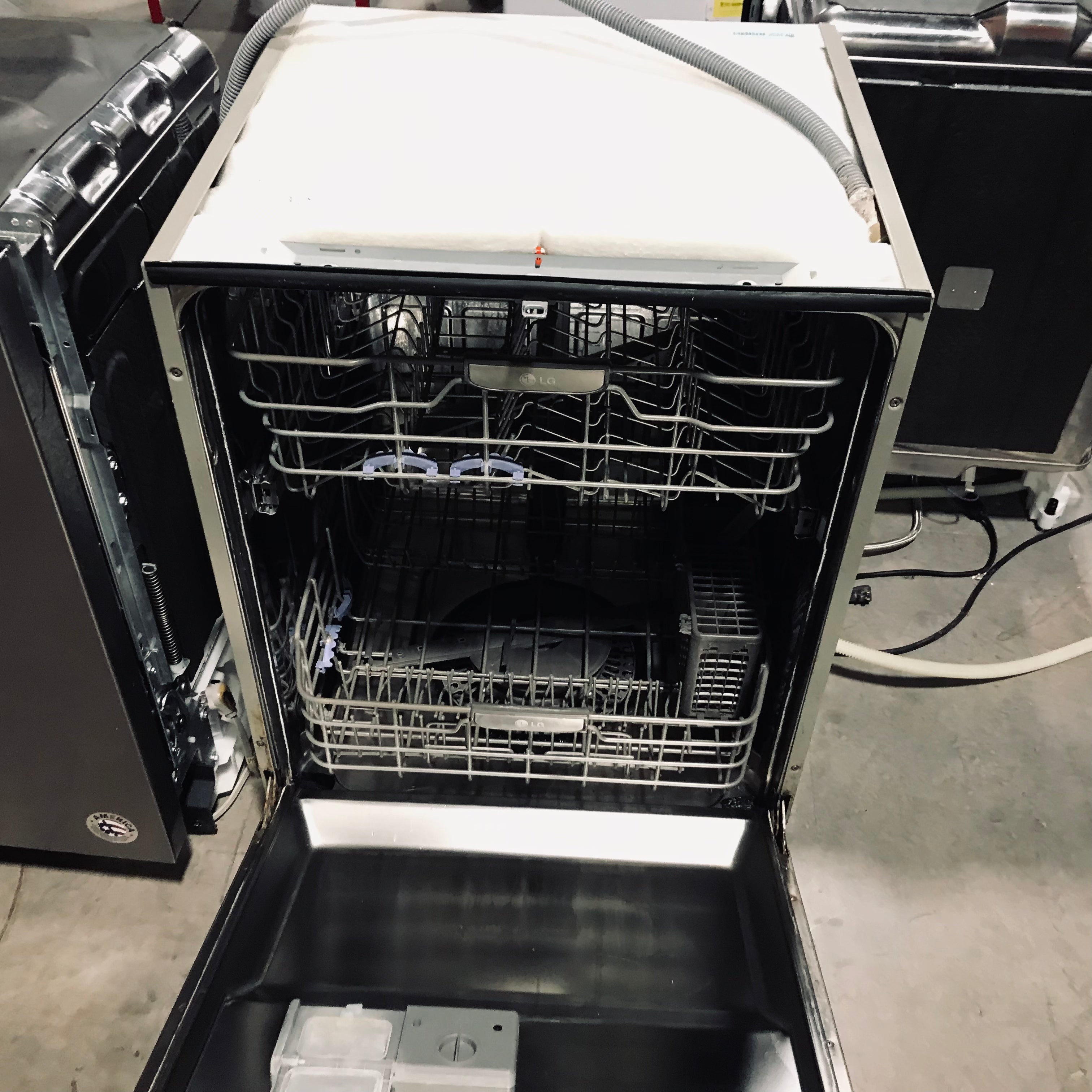 LG Stainless Steel Dishwasher 24"x 25"x 34"