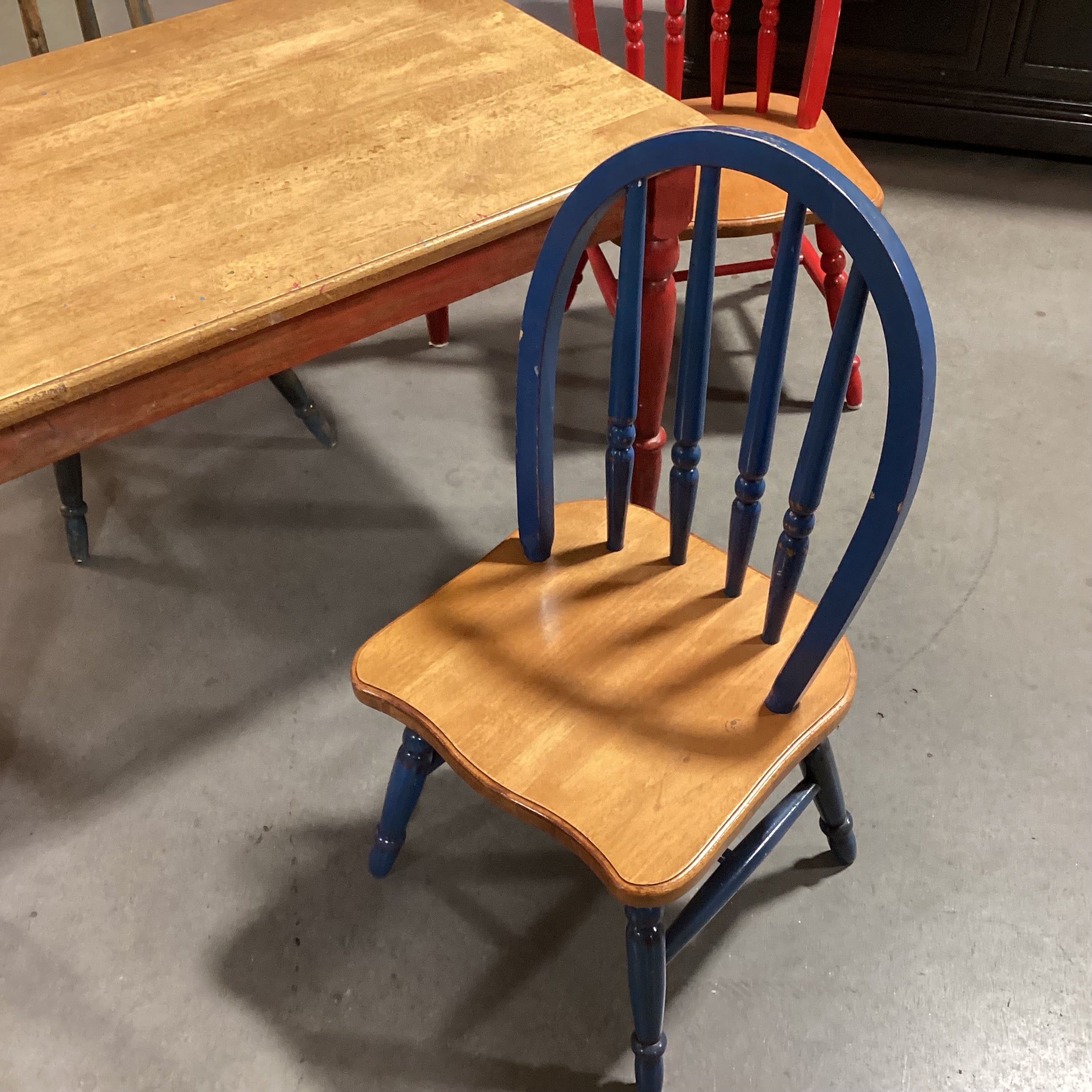 FAO Schwarz Red & Blue Wood Table with 4 Chairs Kids Dining Set 39.5"x 23.5"x 21.5"