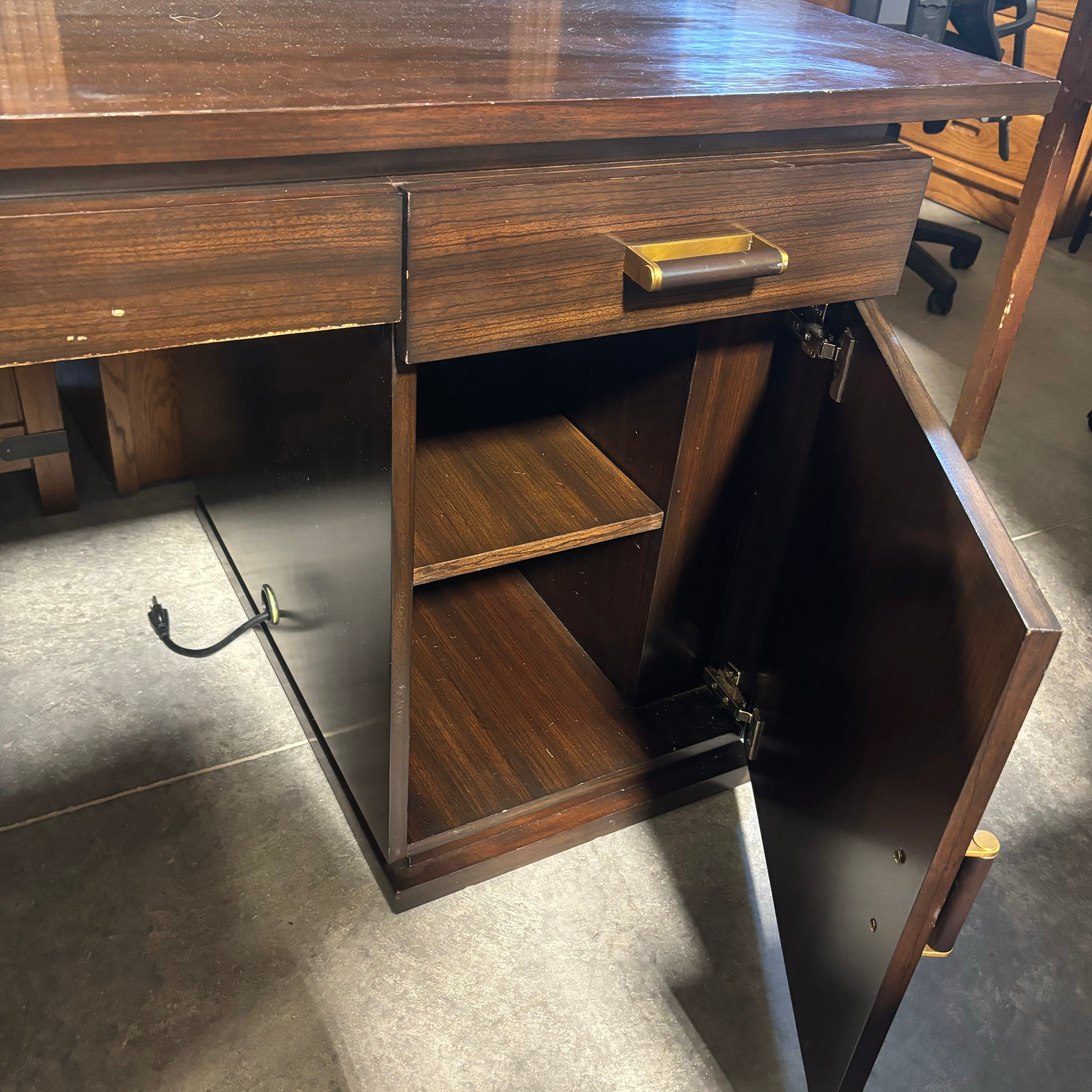 Hickory Chair By David Phoenix Caravelle 2 Door Multi Drawer Desk 72"x 32"x 30"