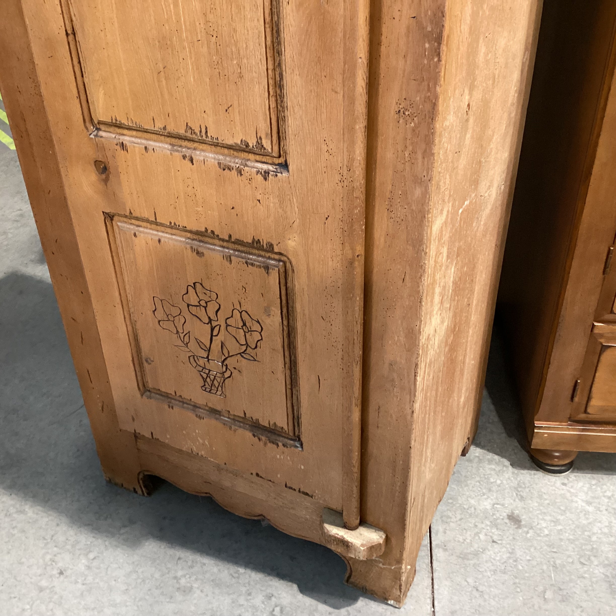 Antique Solid Carved Natural Wood 1 Door Wardrobe Armoire 31.5"x 21.5"x 71"