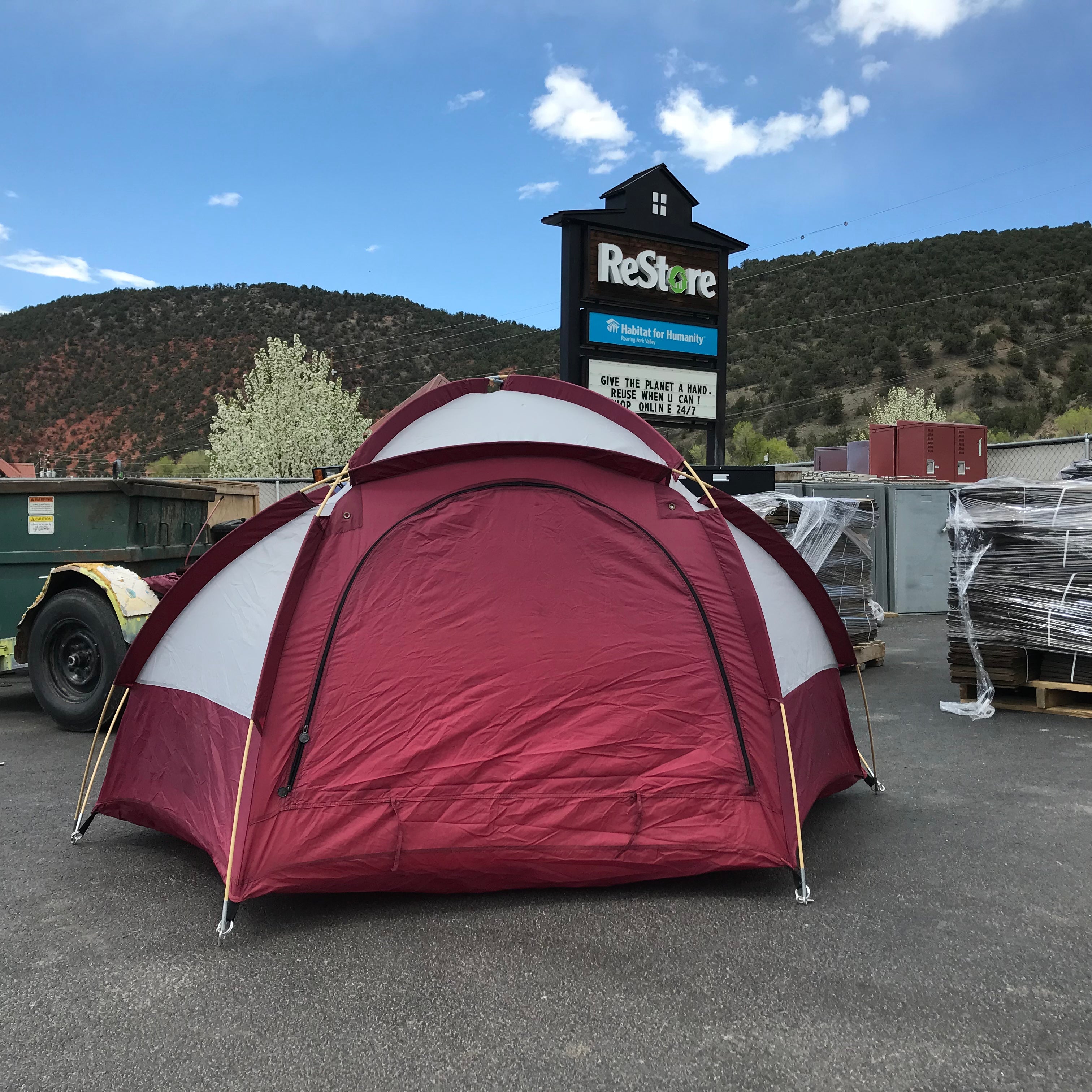 Black Sheep 4-person Camping Tent 99"x 84"x 50"