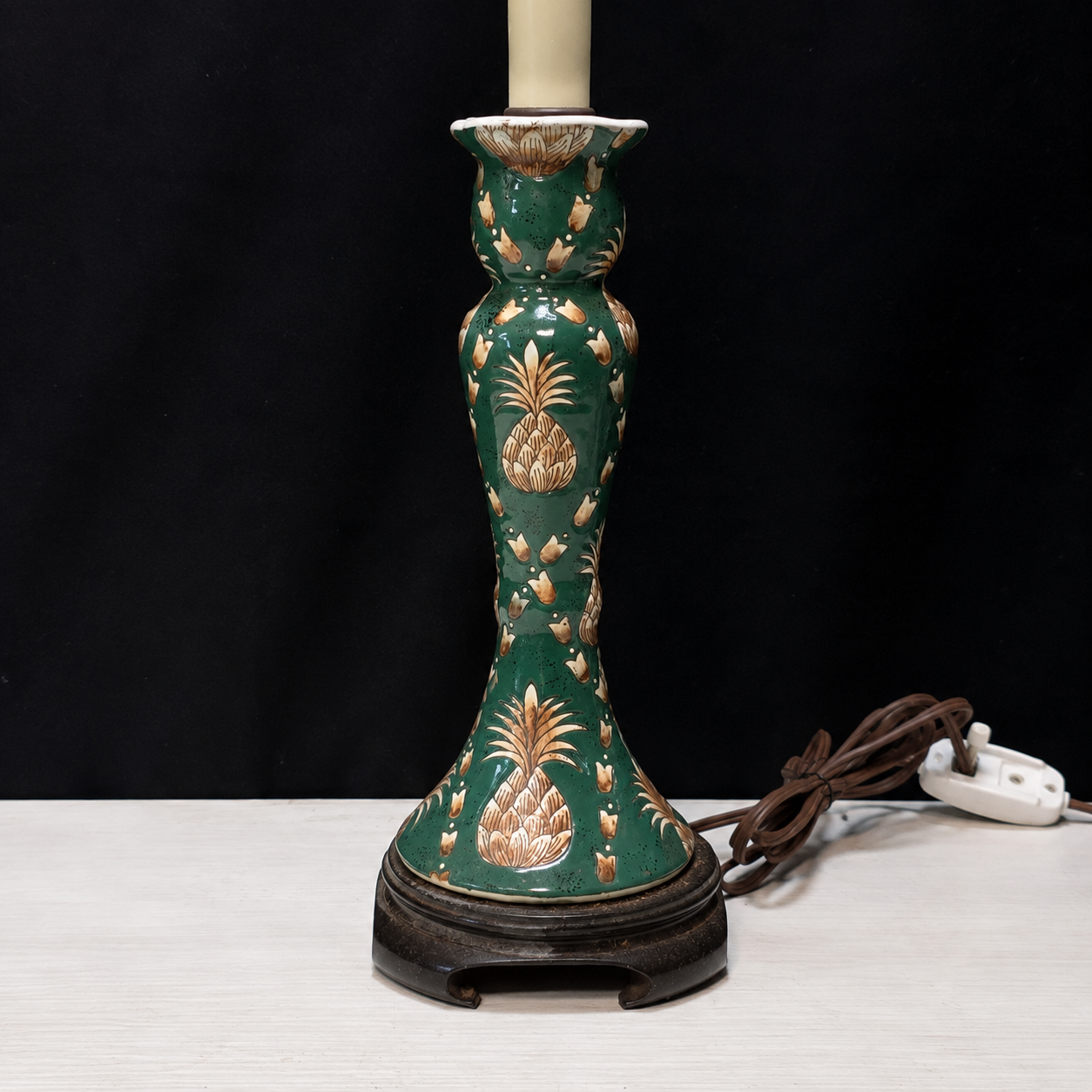 Circa 1960s Porcelian Chinoiserie Style Table Lamp 11"Dx24"