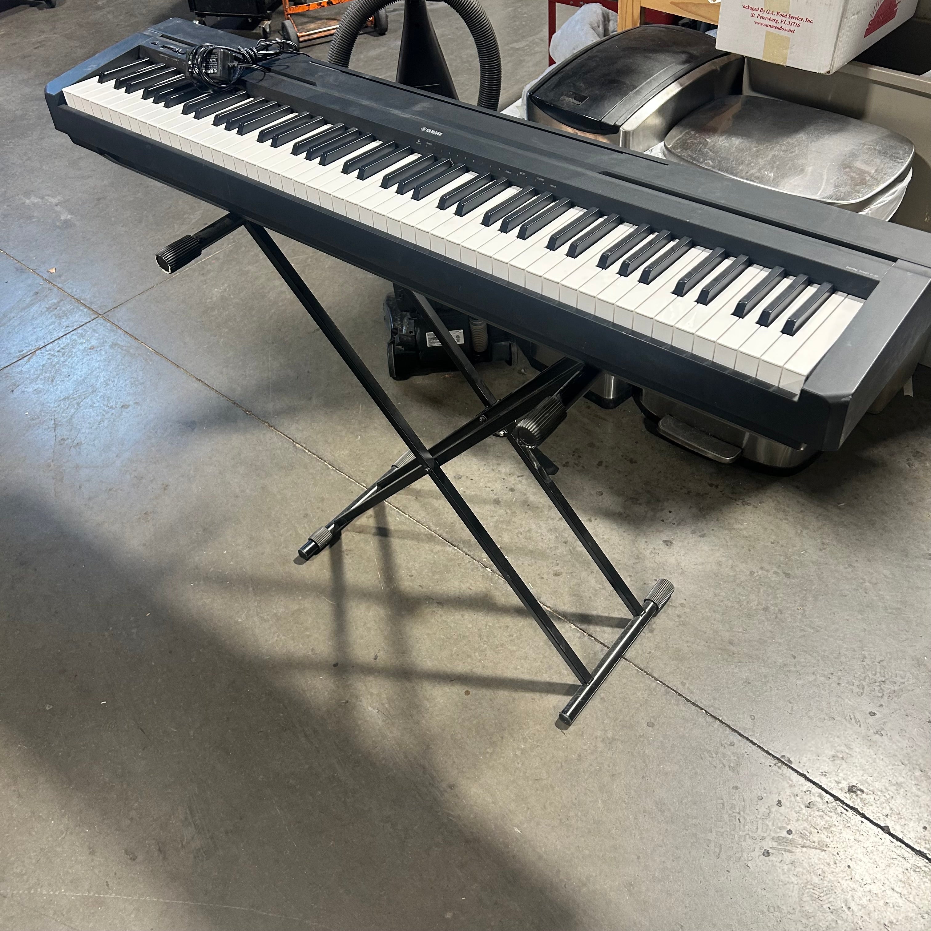 Yamaha P-35 Electronic Key Board With Stand 52"x 19"x 36"