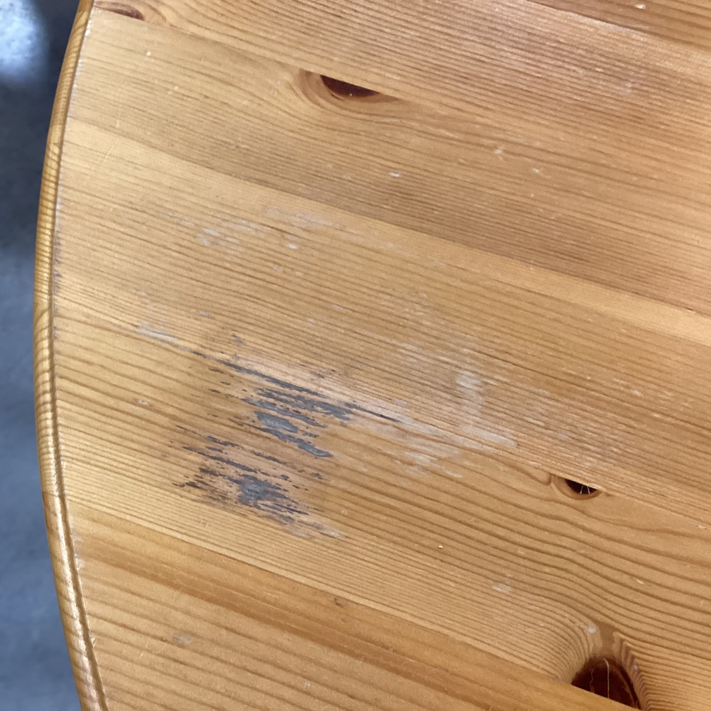 Natural Pine Round to Oval with 2 Leaves Dining Table 45" to 72.5"x 30"