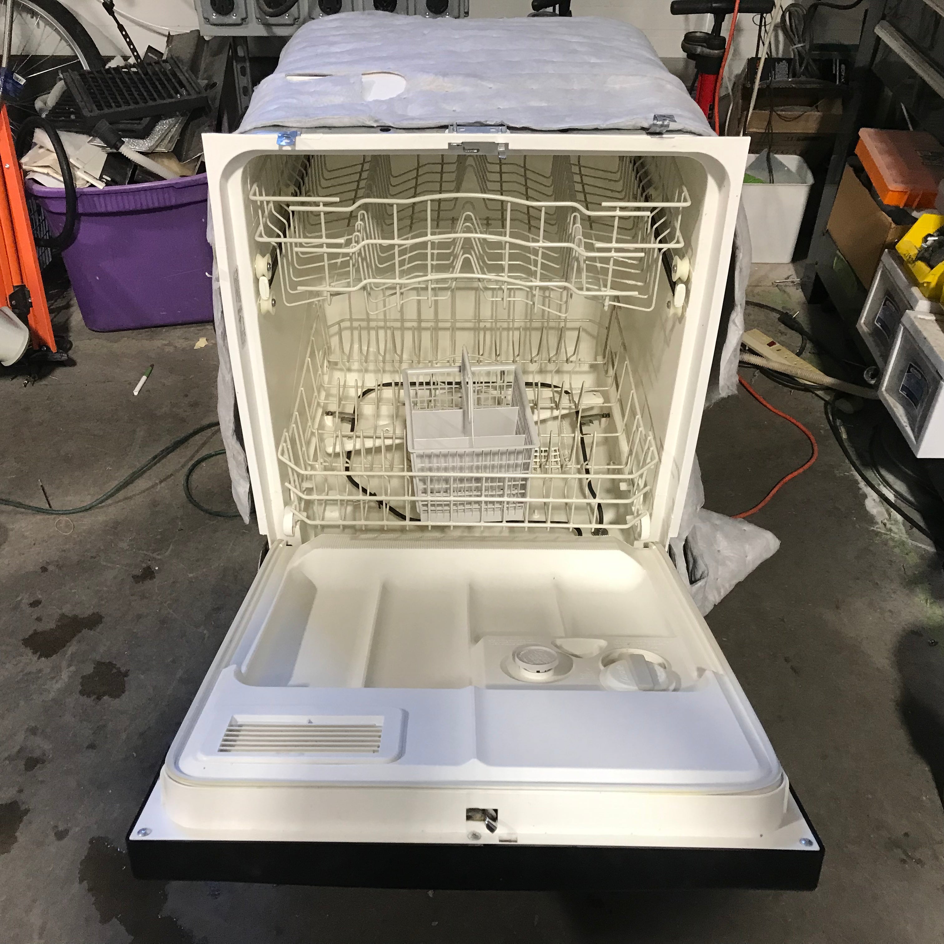 GE Stainless Steel Dishwasher 24"x 25"x 34"