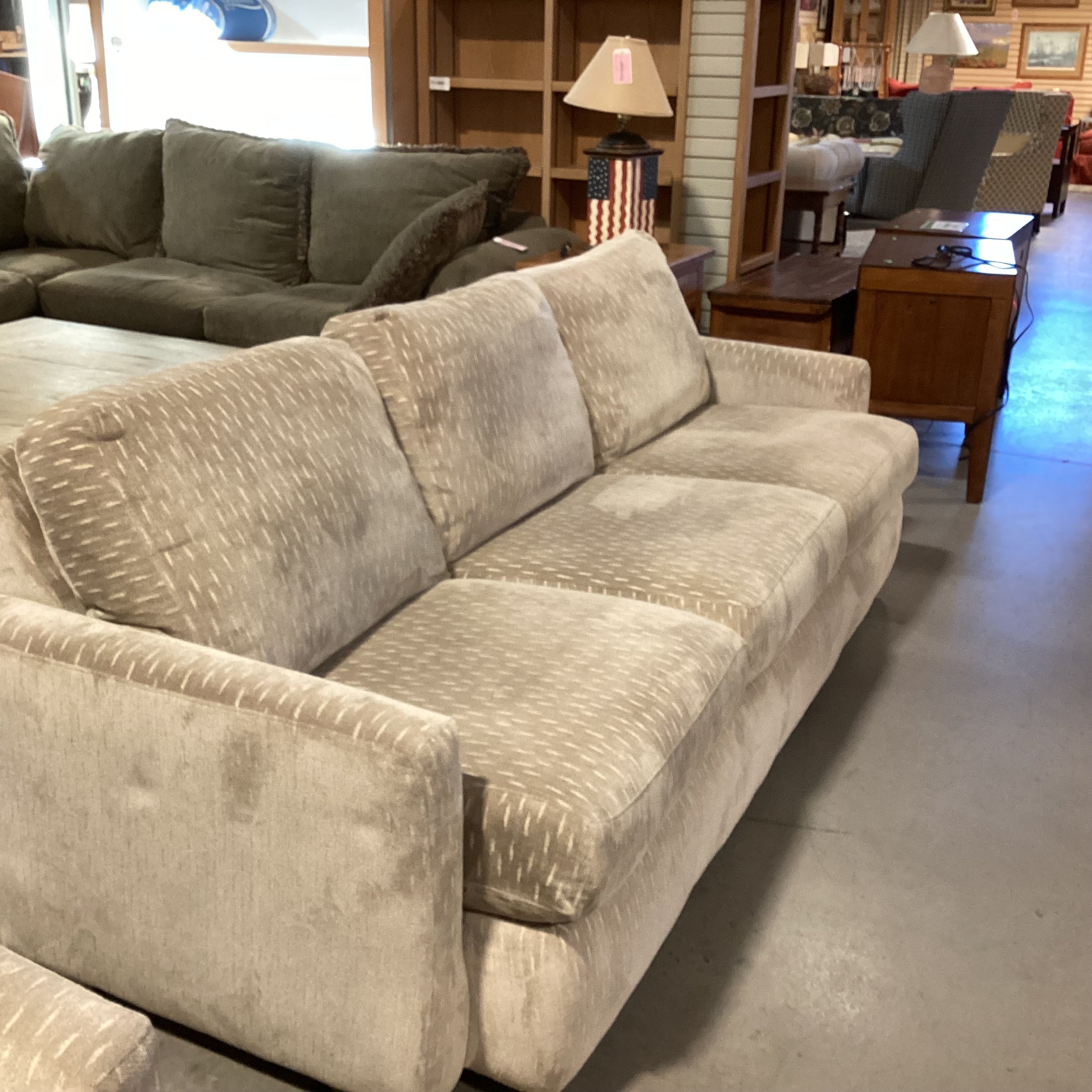 Flexsteel Beige & Cream Plush Woven Pattern Sofa 94"x 40"x 32"