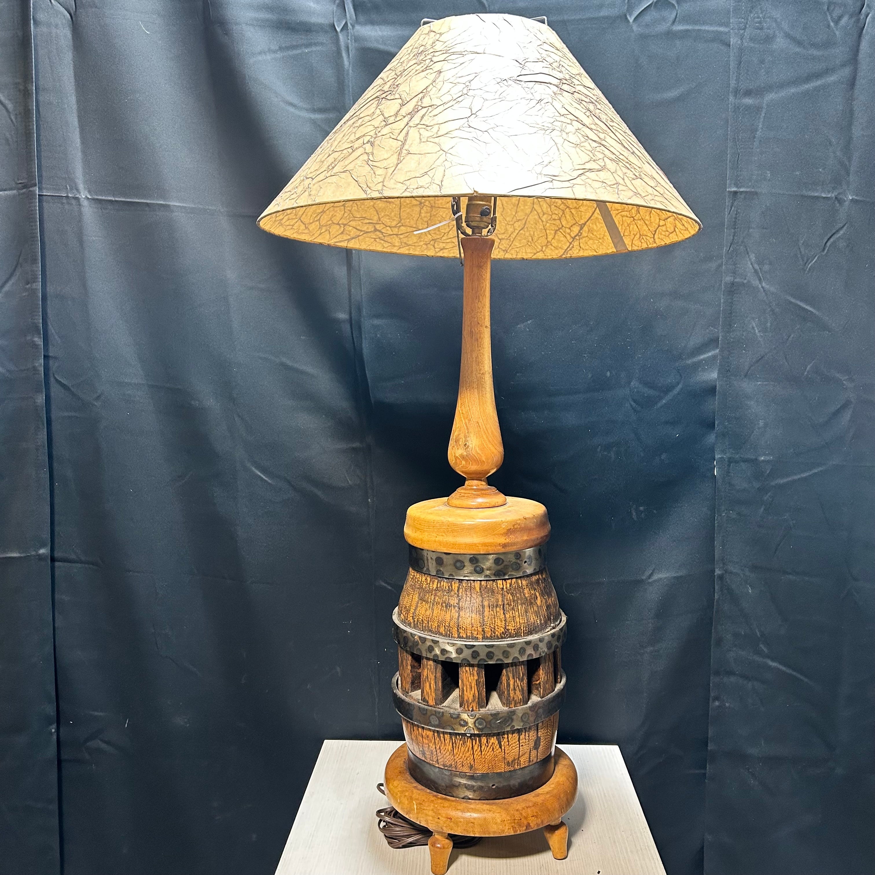 Antique wooden Wagon Wheel Hub Table Lamp 22"x 33.5"