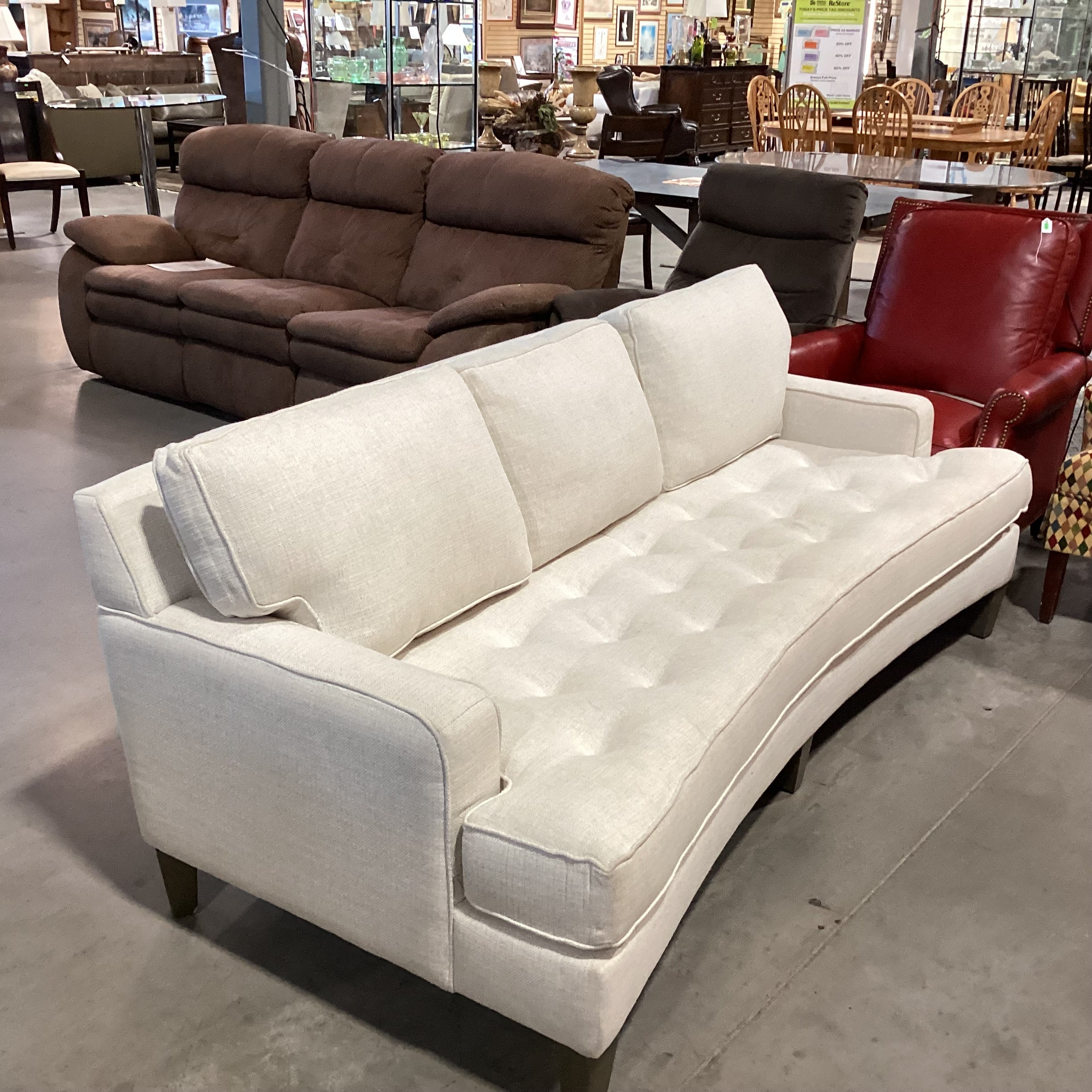 Havertys Fine Furniture Cream Woven Button Tufted Seat Curved Sofa 83"x 40"x 31"