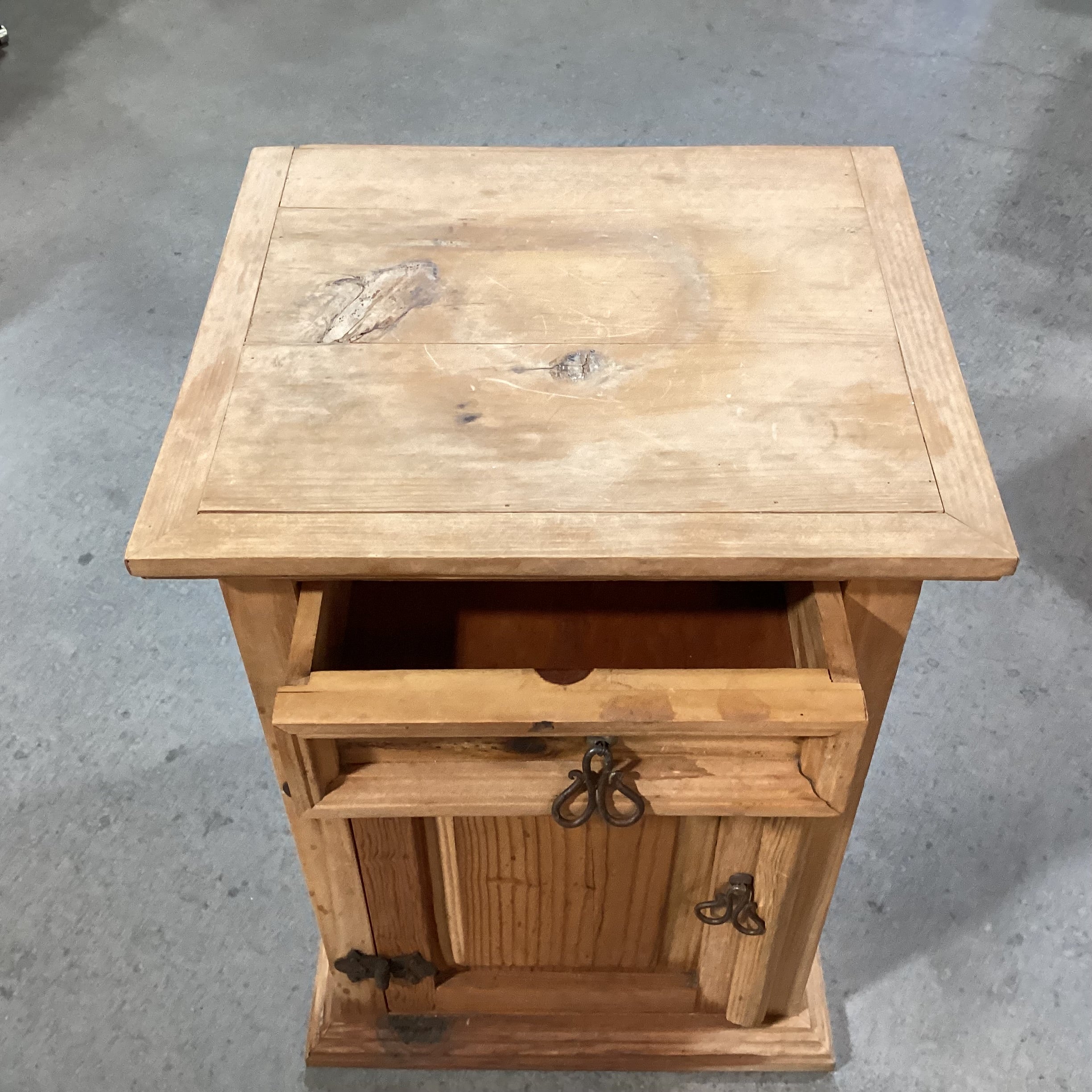 Rustic Distressed Natural Pine 1 Drawer 1 Door Cabinet End Table 19.5"x 16.5"x 28"