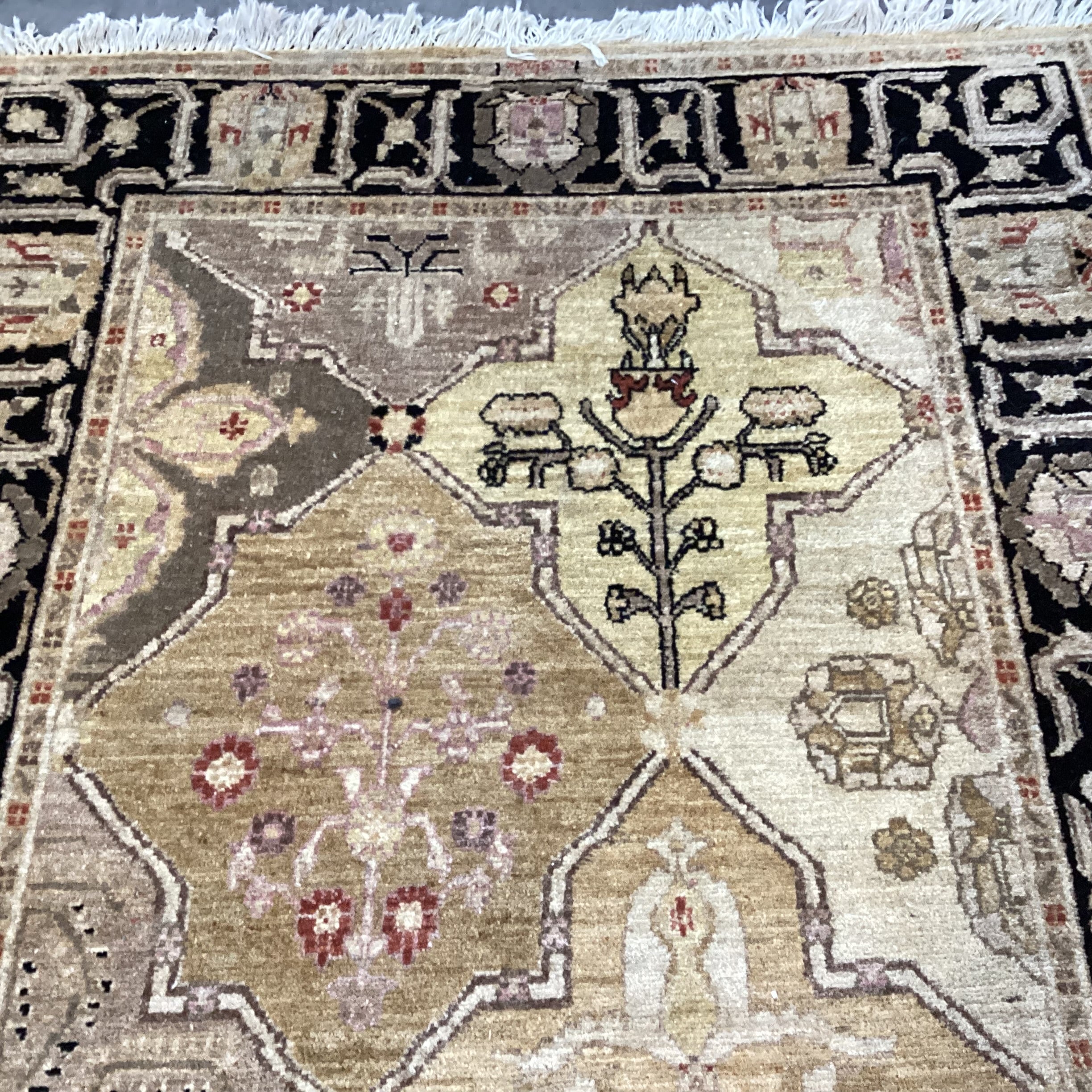 Gold Black Lavender Hand Woven Wool Rug 4'5"x 6'8"