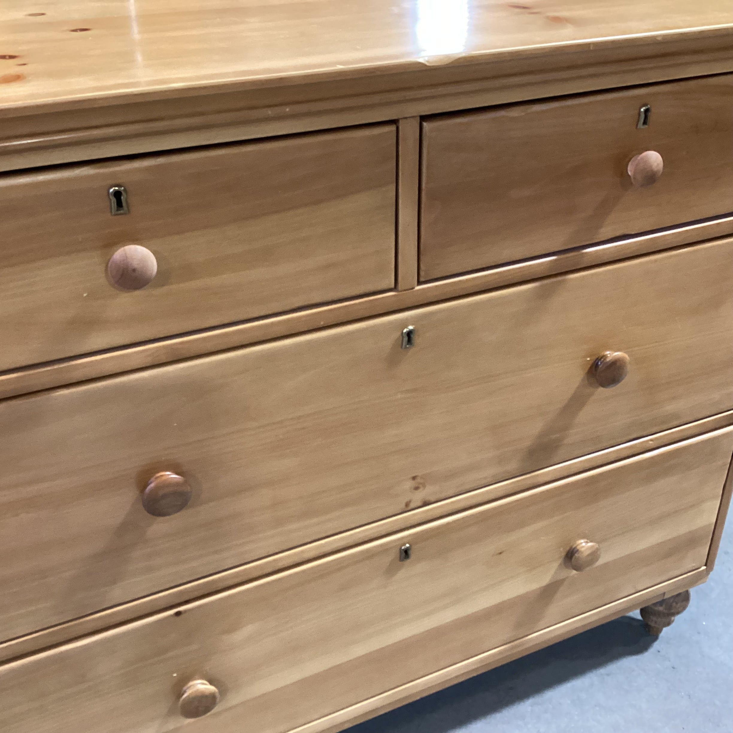 Natural Pine 4 Drawer Keyhole Accent Chest 42"x 21"x 36"